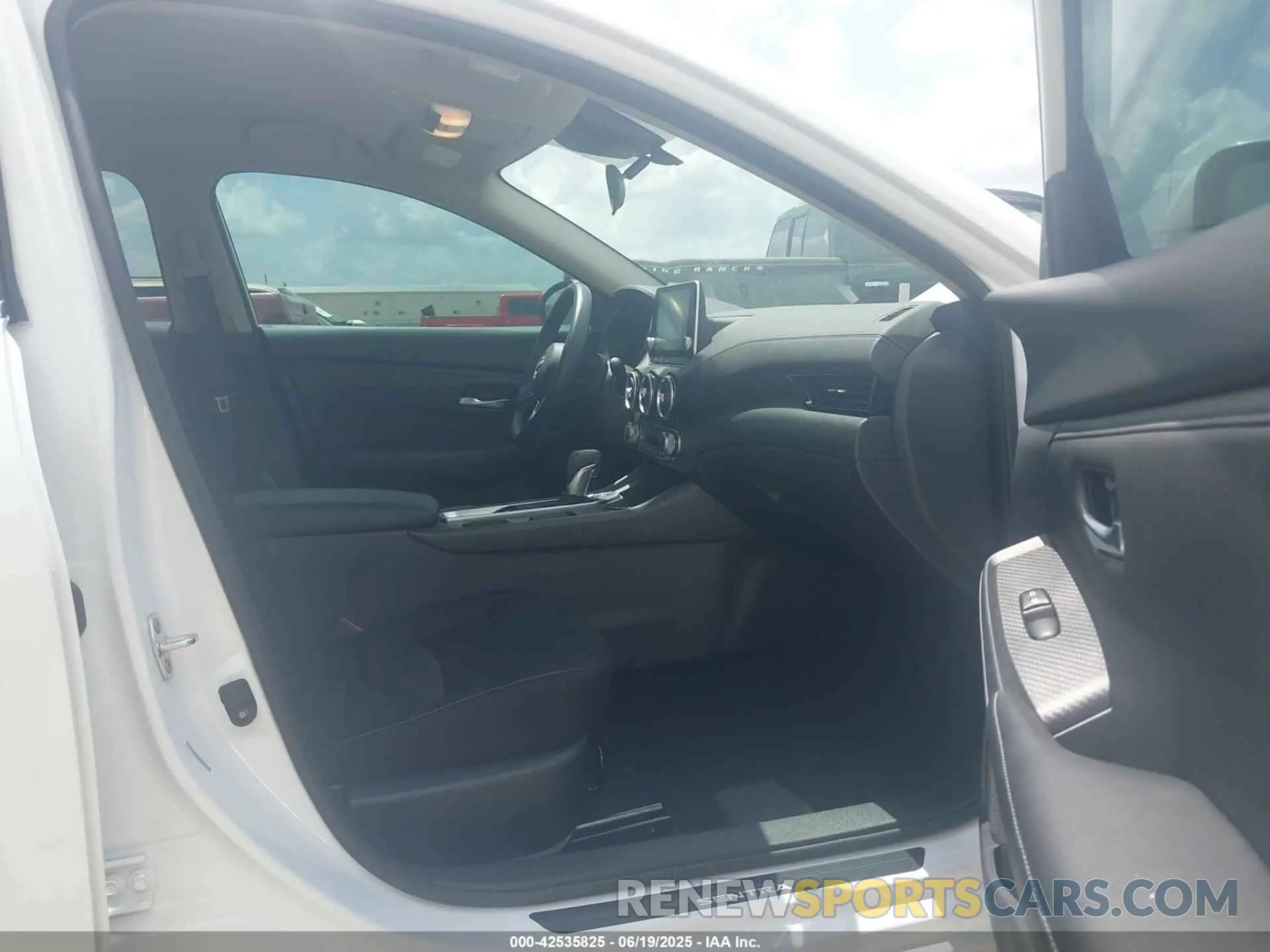 5 fotografías del automóvil dañado 3N1AB8CV3SY215663 NISSAN SENTRA 2025