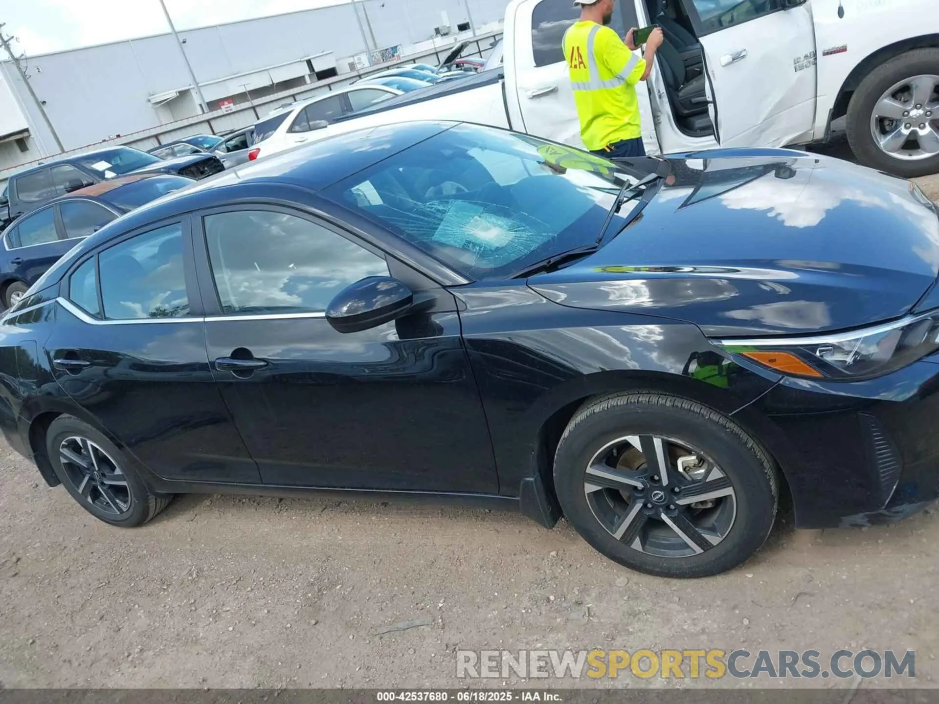 14 fotografías del automóvil dañado 3N1AB8CV3SY277242 NISSAN SENTRA 2025