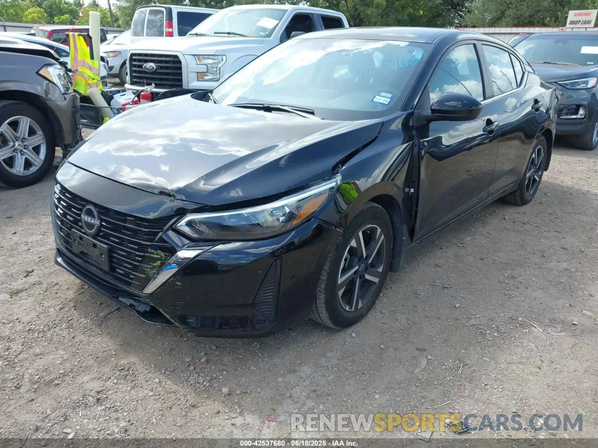 2 fotografías del automóvil dañado 3N1AB8CV3SY277242 NISSAN SENTRA 2025