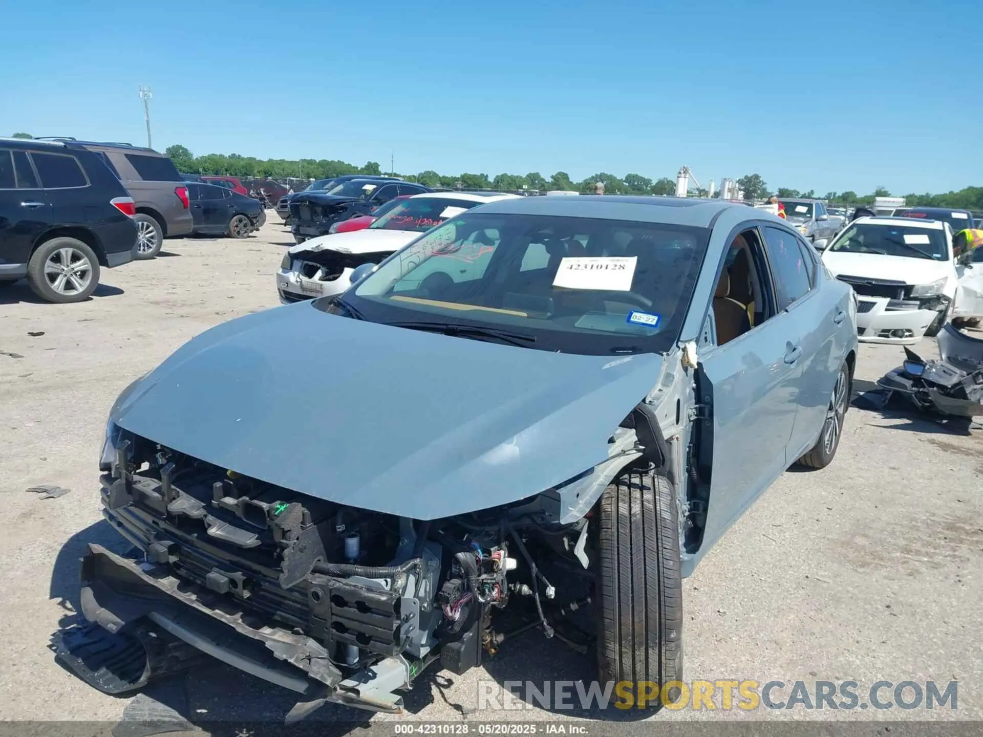 2 fotografías del automóvil dañado 3N1AB8CV4SY216420 NISSAN SENTRA 2025