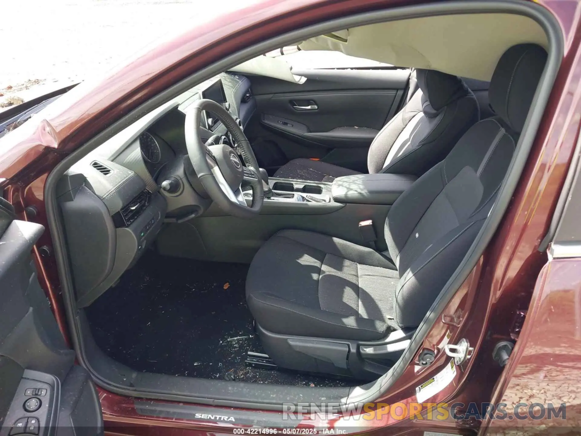 5 fotografías del automóvil dañado 3N1AB8CV4SY243505 NISSAN SENTRA 2025