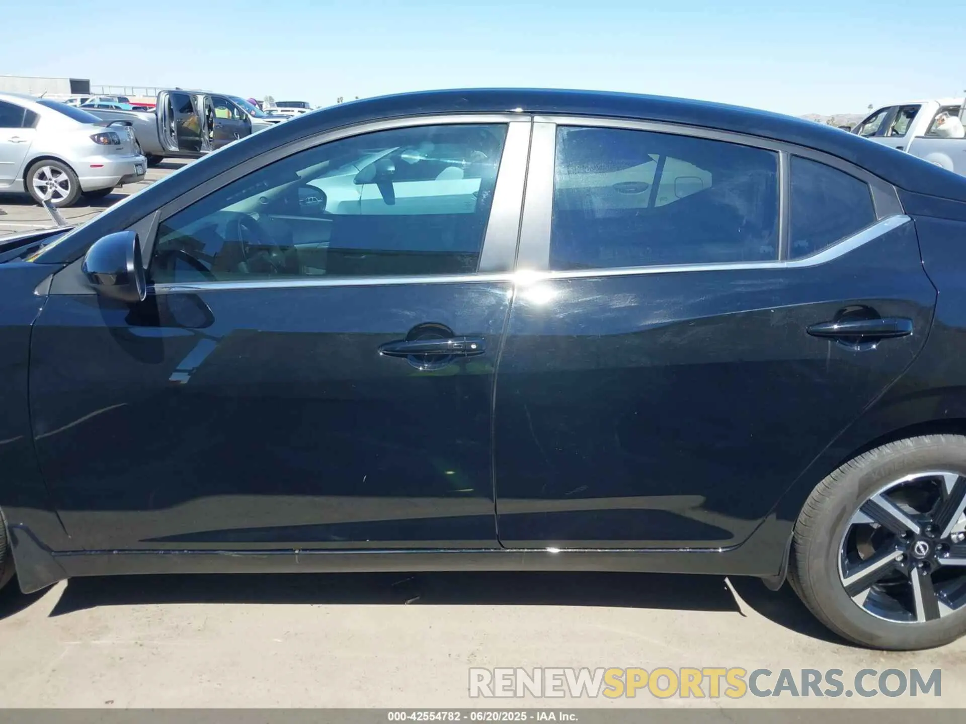 14 fotografías del automóvil dañado 3N1AB8CV4SY273281 NISSAN SENTRA 2025