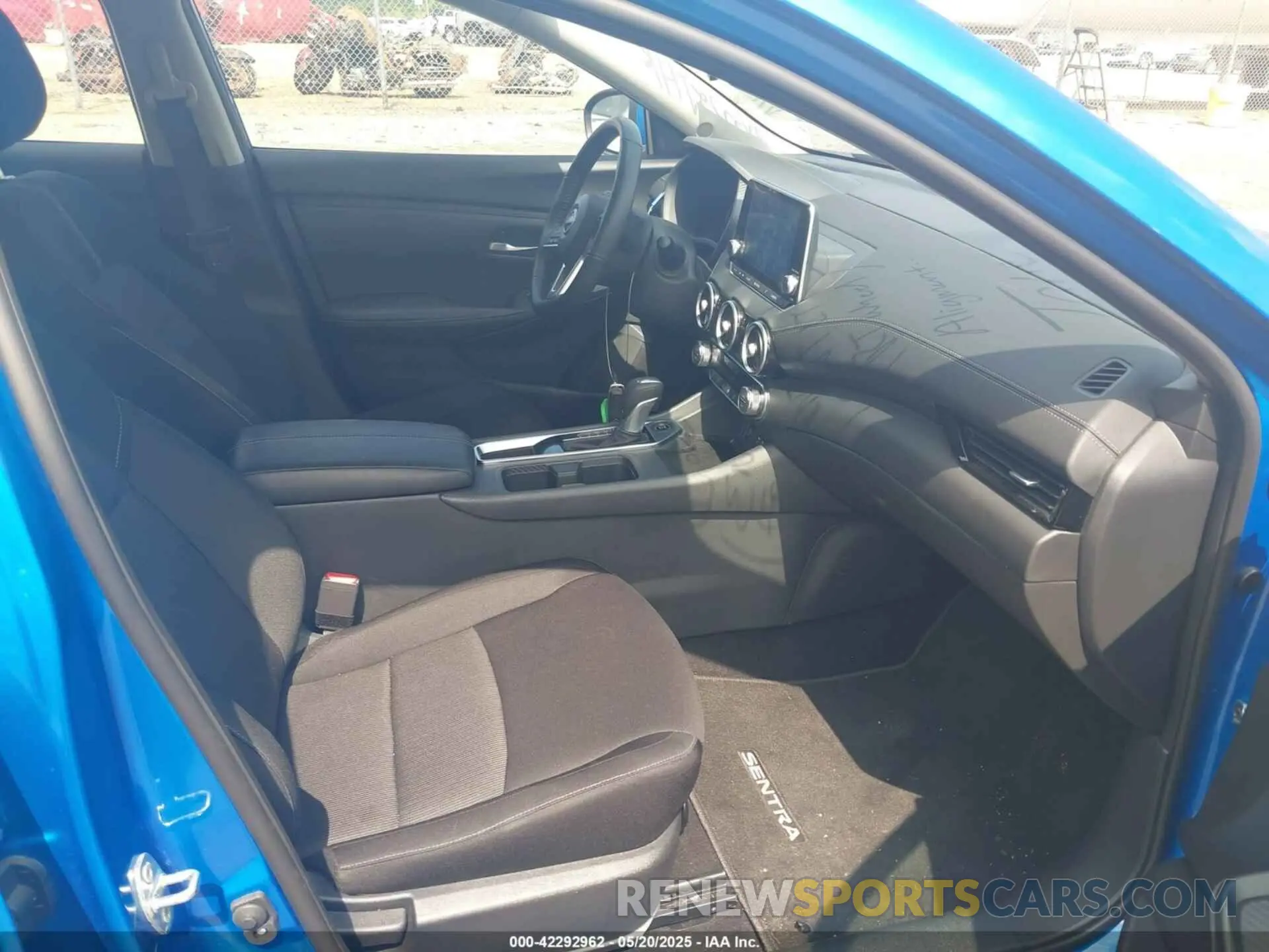 5 fotografías del automóvil dañado 3N1AB8CV4SY276309 NISSAN SENTRA 2025