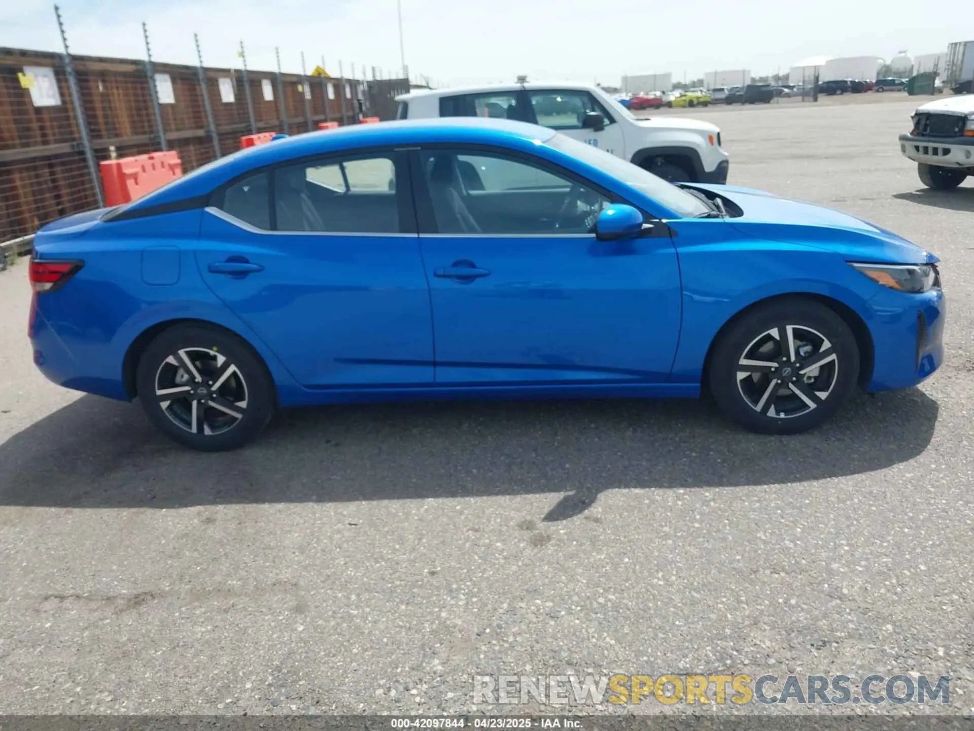 13 fotografías del automóvil dañado 3N1AB8CV5SY289697 NISSAN SENTRA 2025