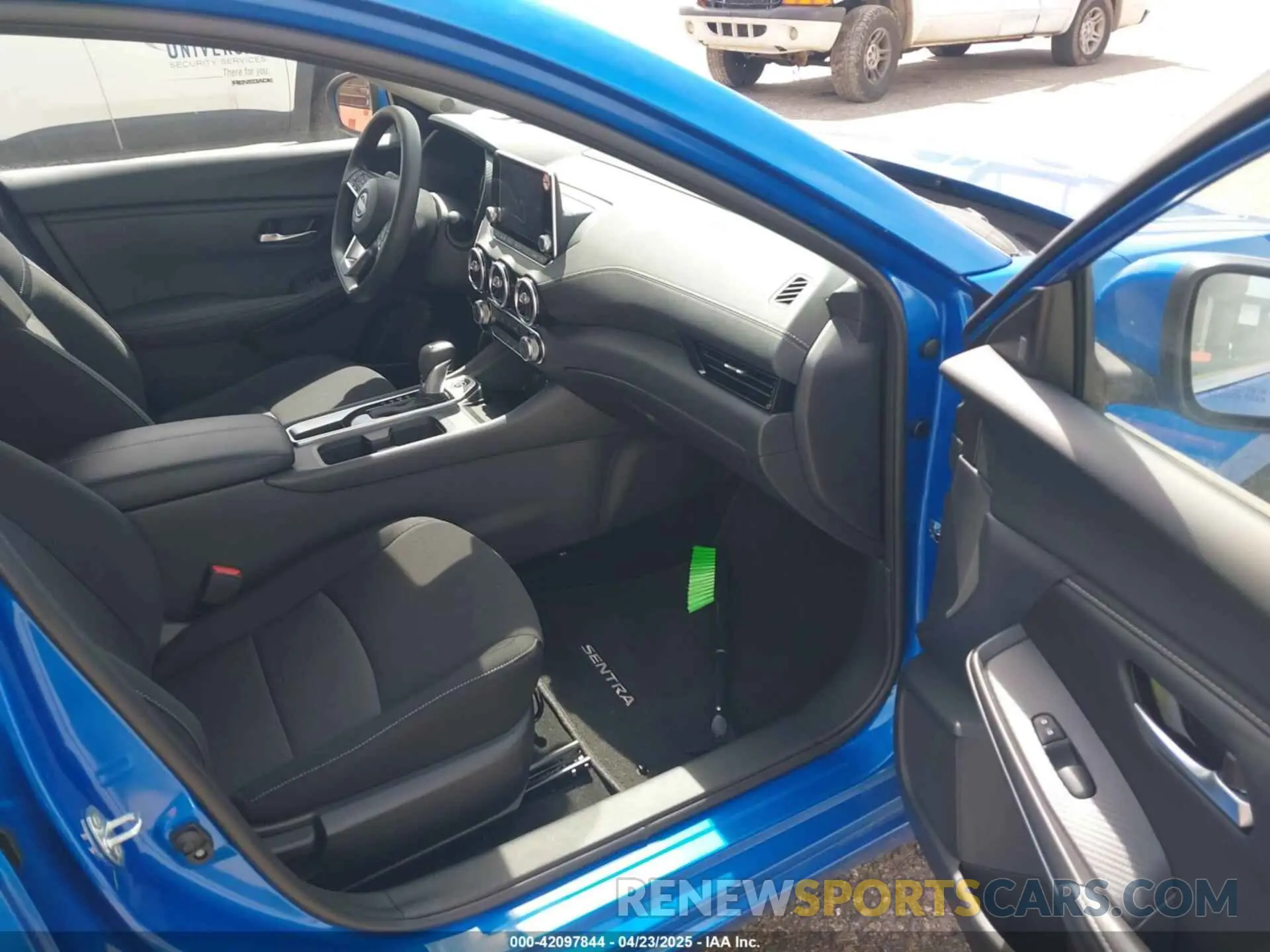 5 fotografías del automóvil dañado 3N1AB8CV5SY289697 NISSAN SENTRA 2025