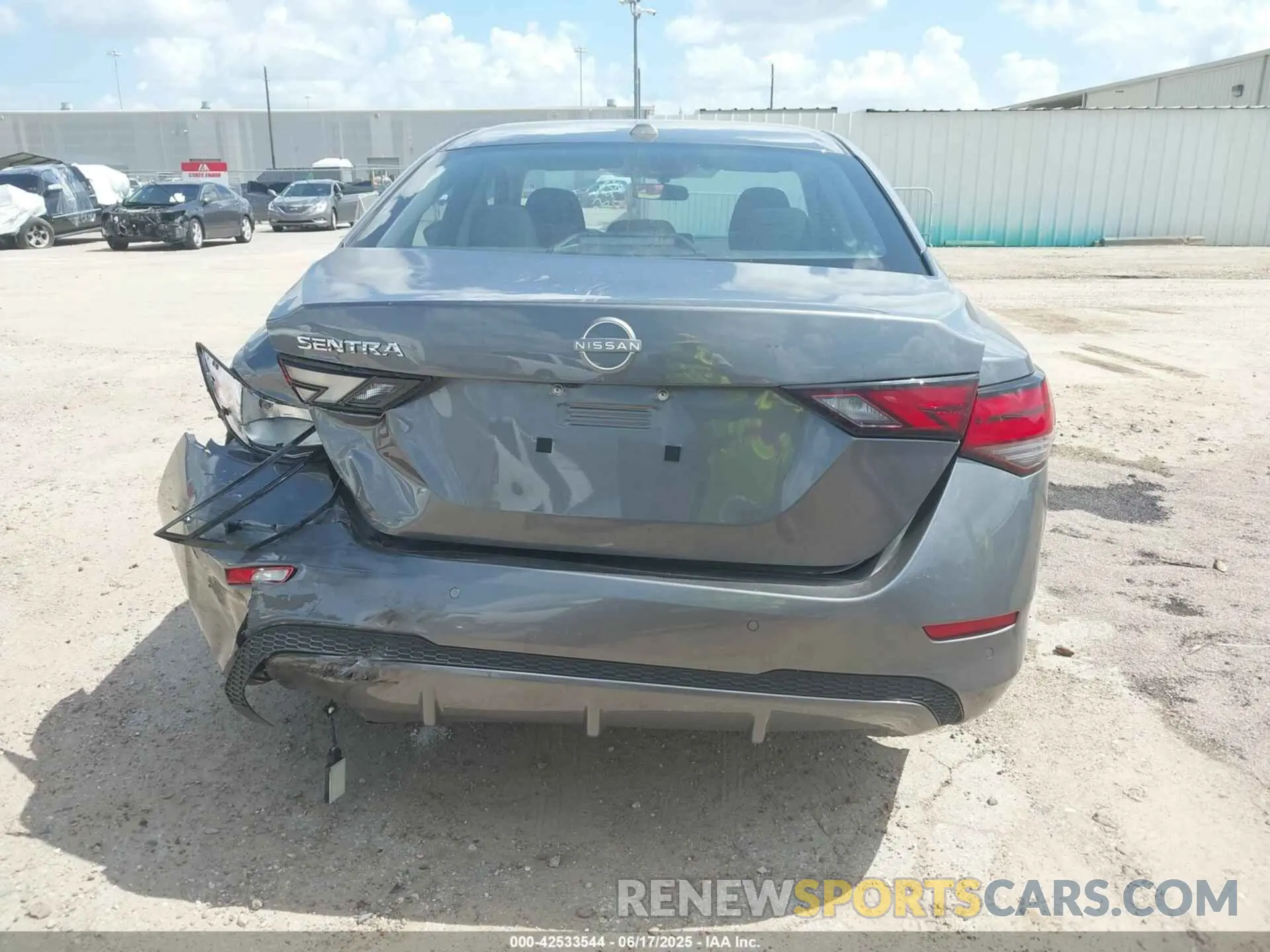 16 fotografías del automóvil dañado 3N1AB8CV6SY284346 NISSAN SENTRA 2025