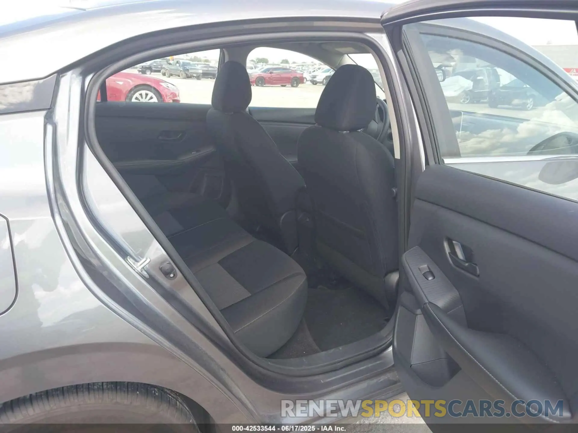 8 fotografías del automóvil dañado 3N1AB8CV6SY284346 NISSAN SENTRA 2025