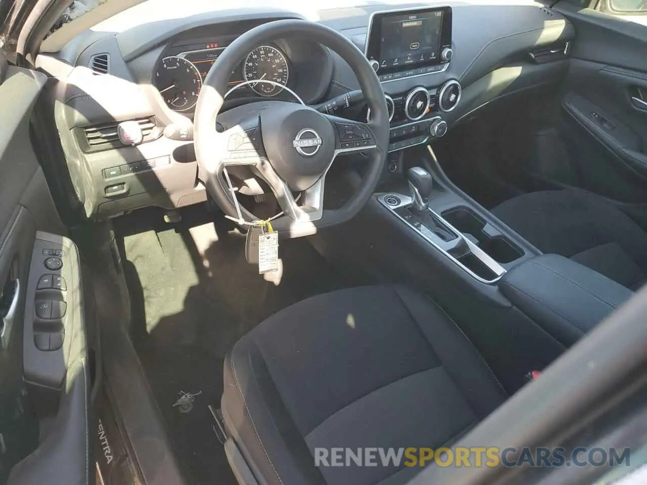 8 fotografías del automóvil dañado 3N1AB8CV7SY231235 NISSAN SENTRA 2025