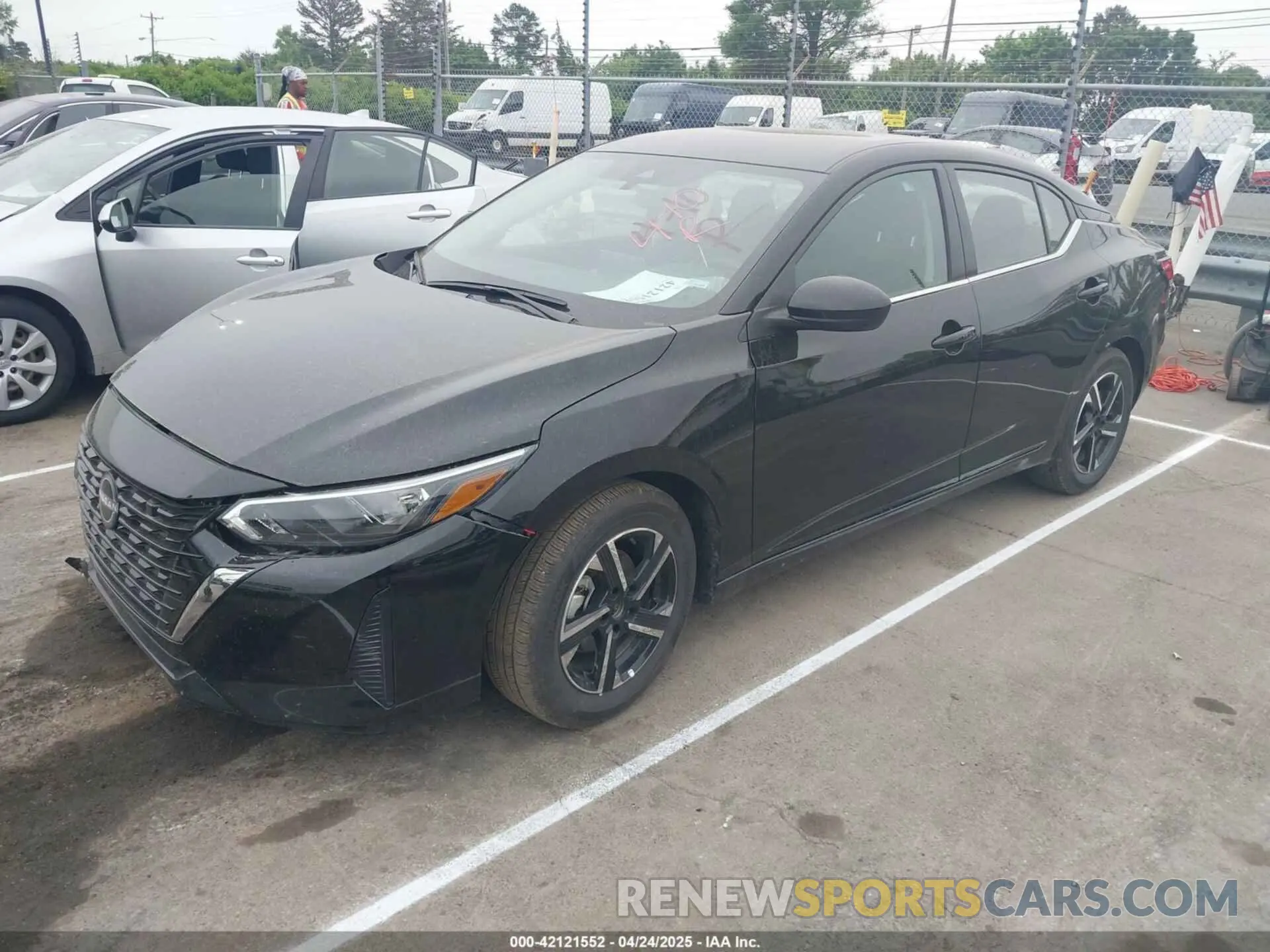 2 fotografías del automóvil dañado 3N1AB8CV8SY272361 NISSAN SENTRA 2025