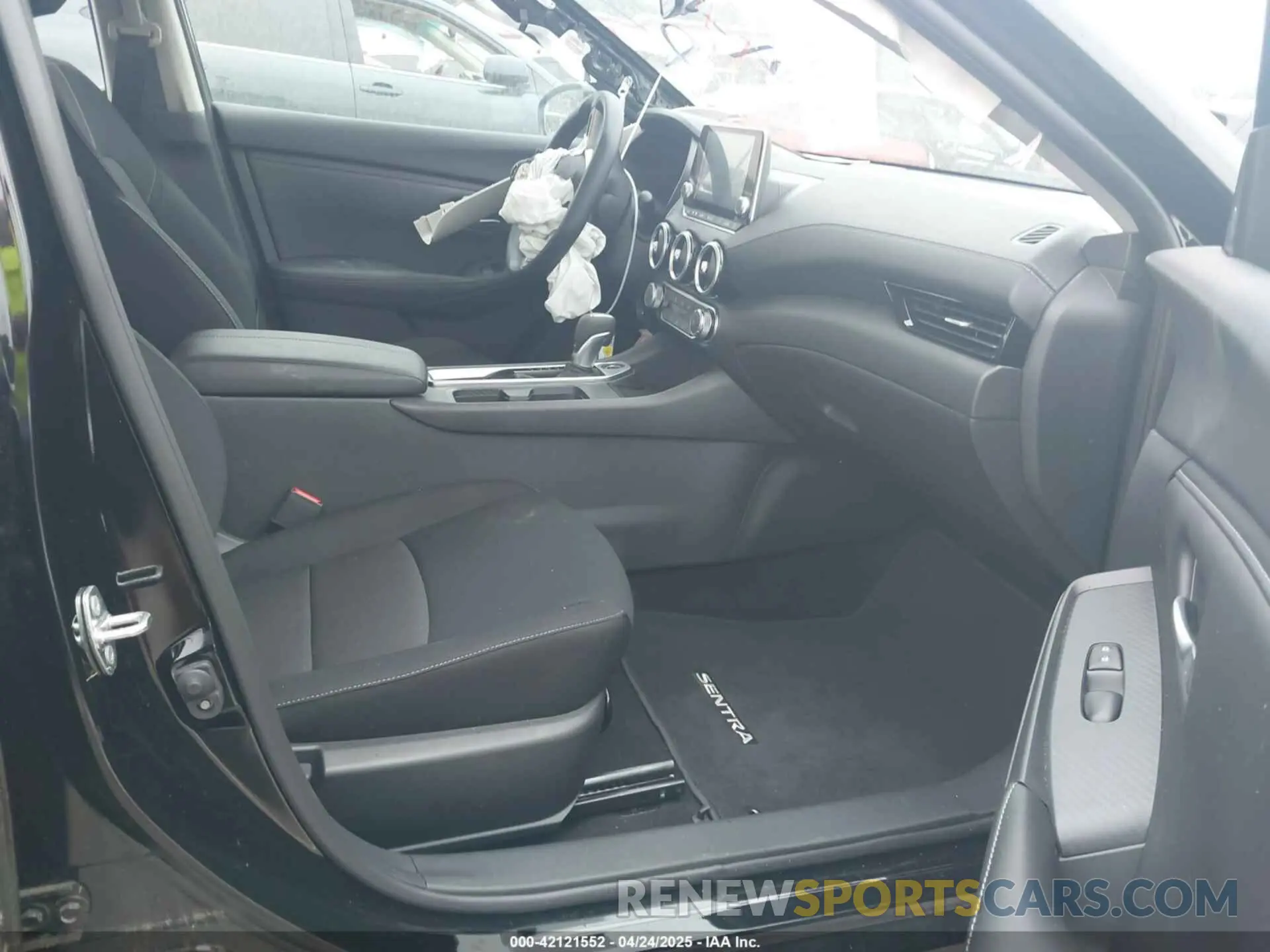 5 fotografías del automóvil dañado 3N1AB8CV8SY272361 NISSAN SENTRA 2025
