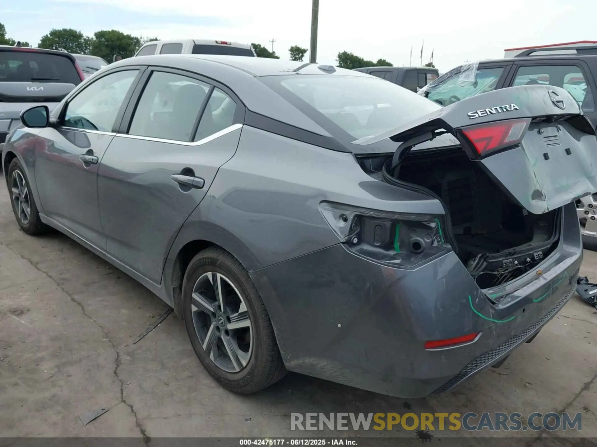 3 fotografías del automóvil dañado 3N1AB8CV9SY303892 NISSAN SENTRA 2025