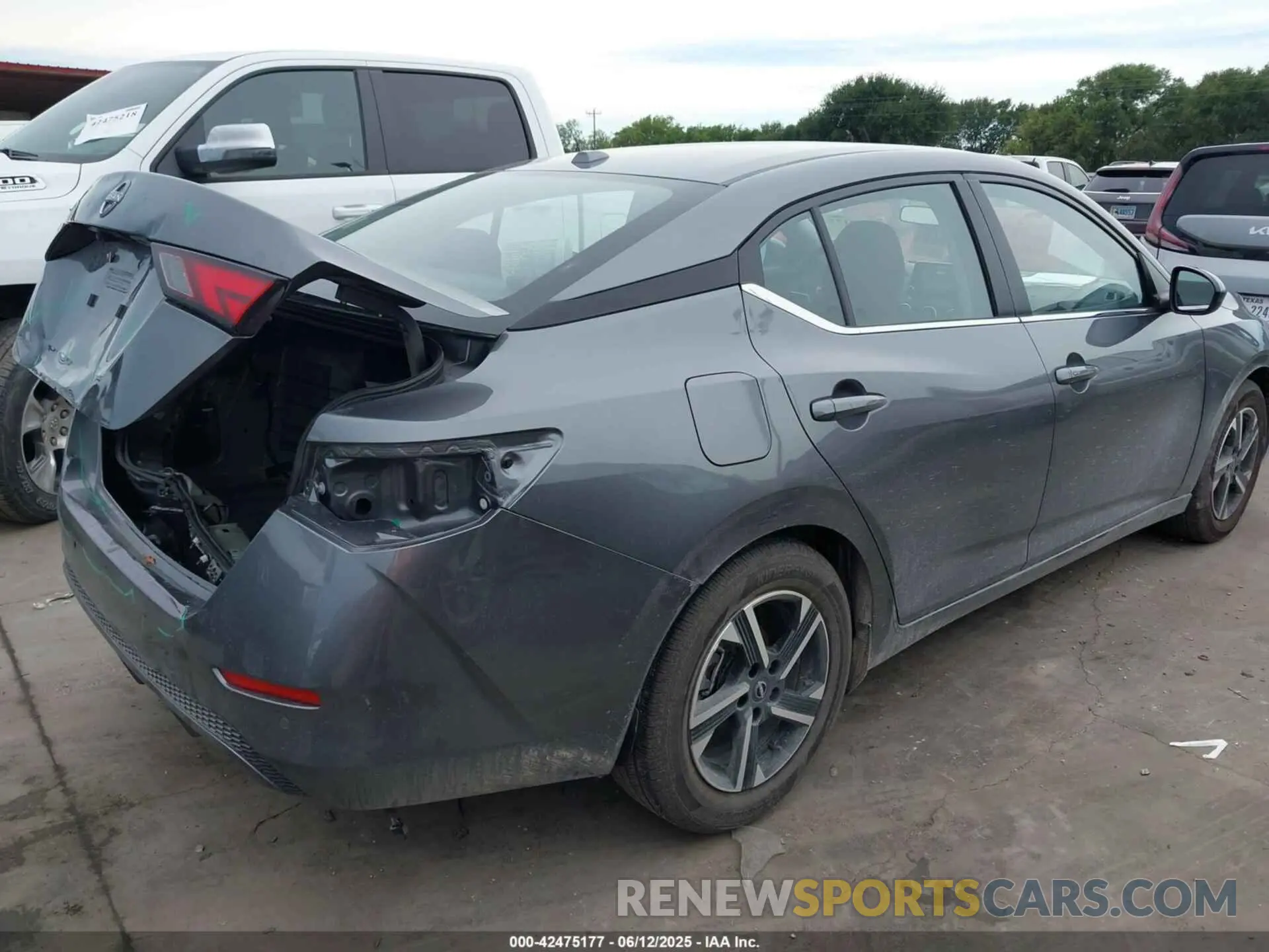 4 fotografías del automóvil dañado 3N1AB8CV9SY303892 NISSAN SENTRA 2025
