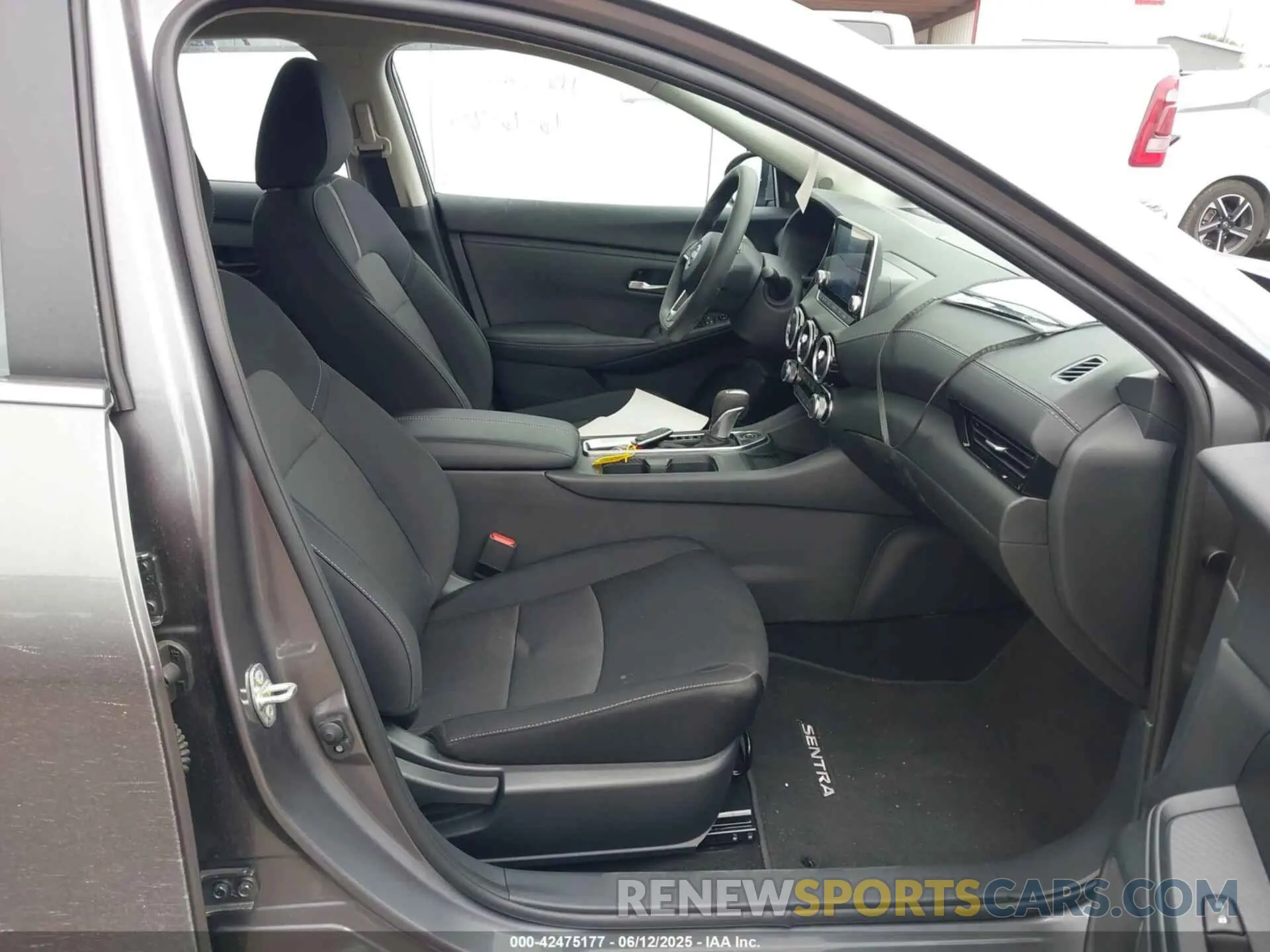 5 fotografías del automóvil dañado 3N1AB8CV9SY303892 NISSAN SENTRA 2025