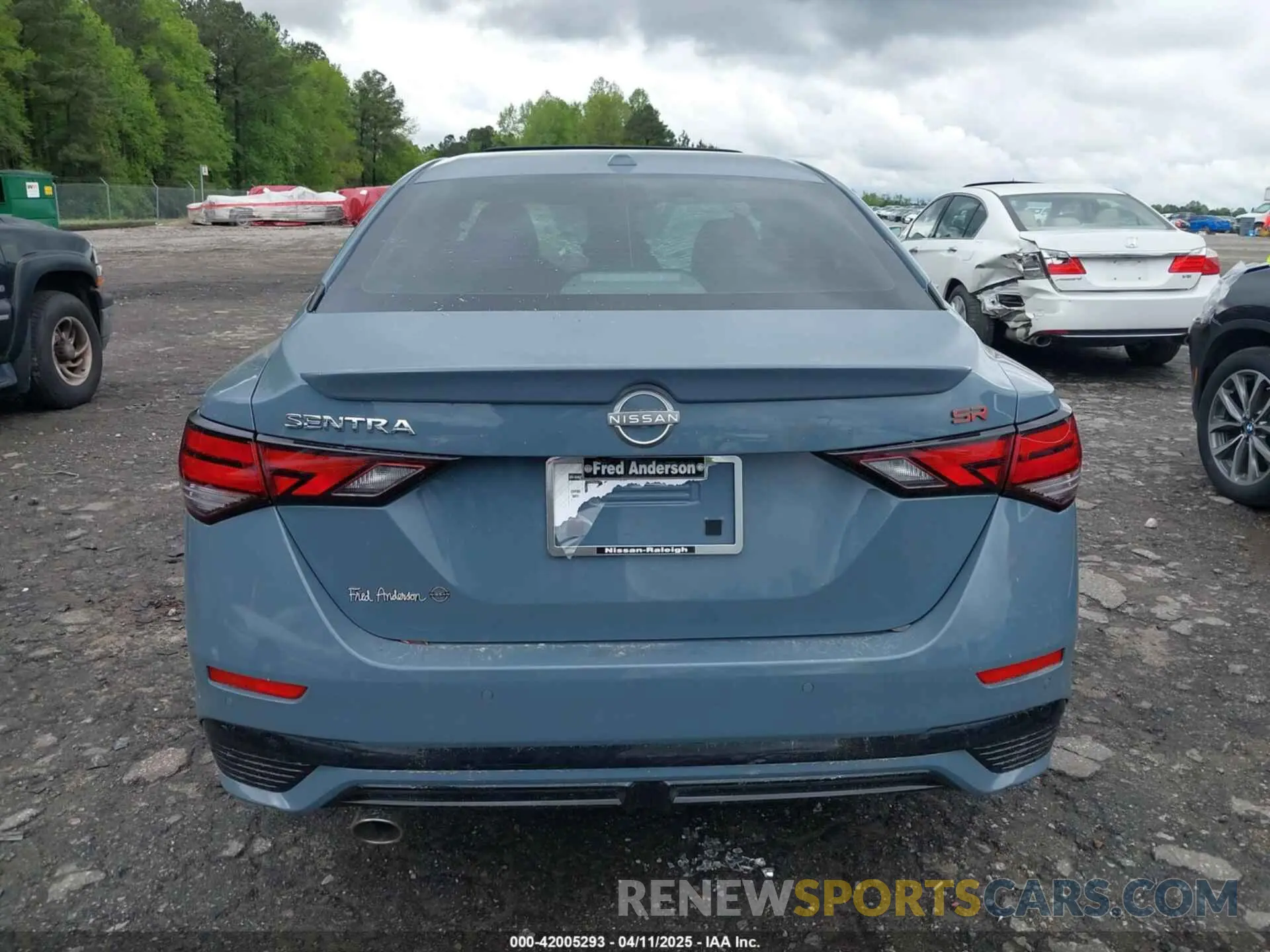 17 fotografías del automóvil dañado 3N1AB8DV4SY223401 NISSAN SENTRA 2025