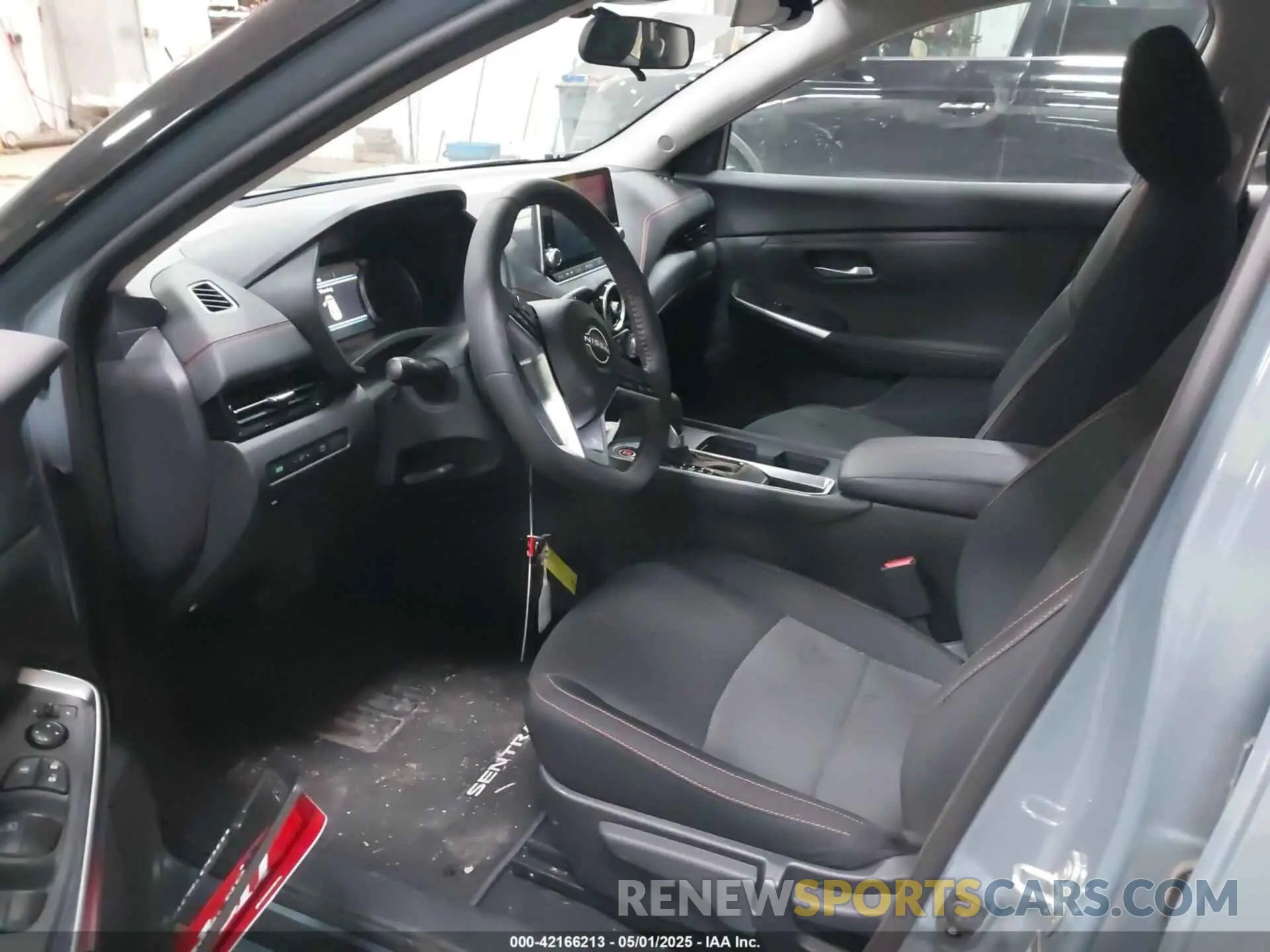 5 fotografías del automóvil dañado 3N1AB8DV4SY242238 NISSAN SENTRA 2025
