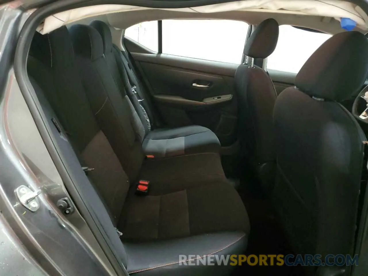 10 fotografías del automóvil dañado 3N1AB8DV4SY305094 NISSAN SENTRA 2025