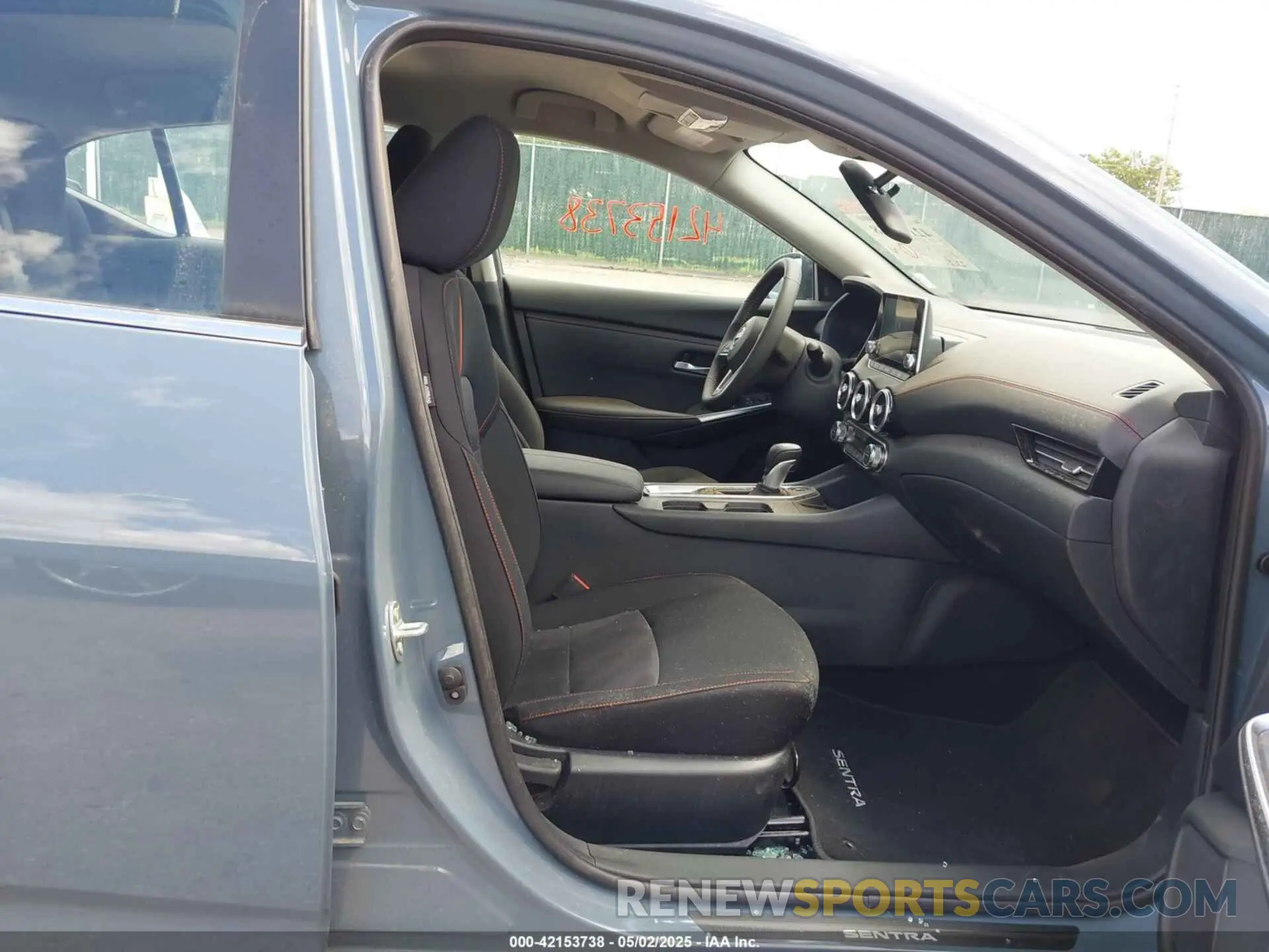 5 fotografías del automóvil dañado 3N1AB8DV7SY270972 NISSAN SENTRA 2025