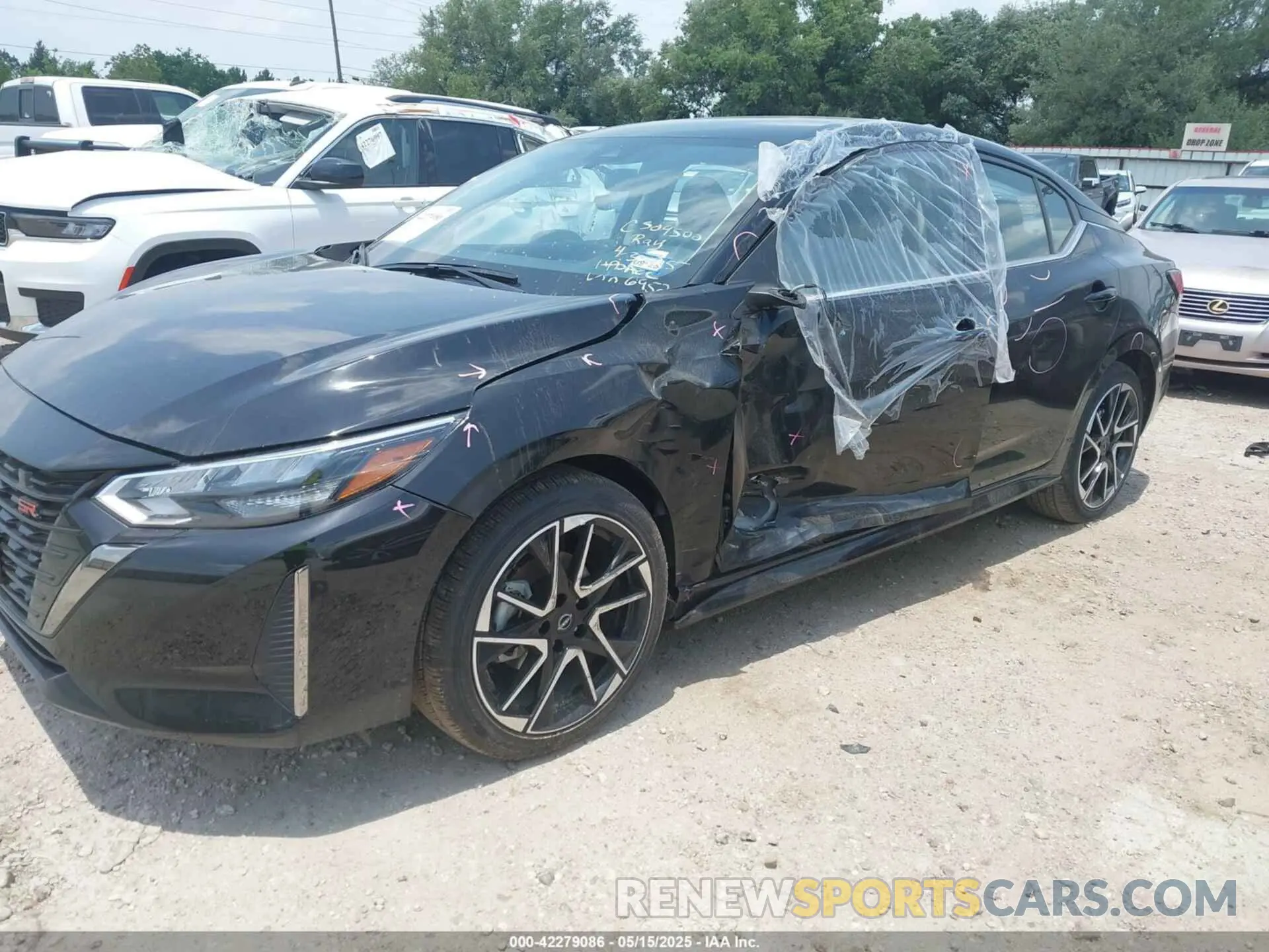 2 fotografías del automóvil dañado 3N1AB8DV7SY306952 NISSAN SENTRA 2025