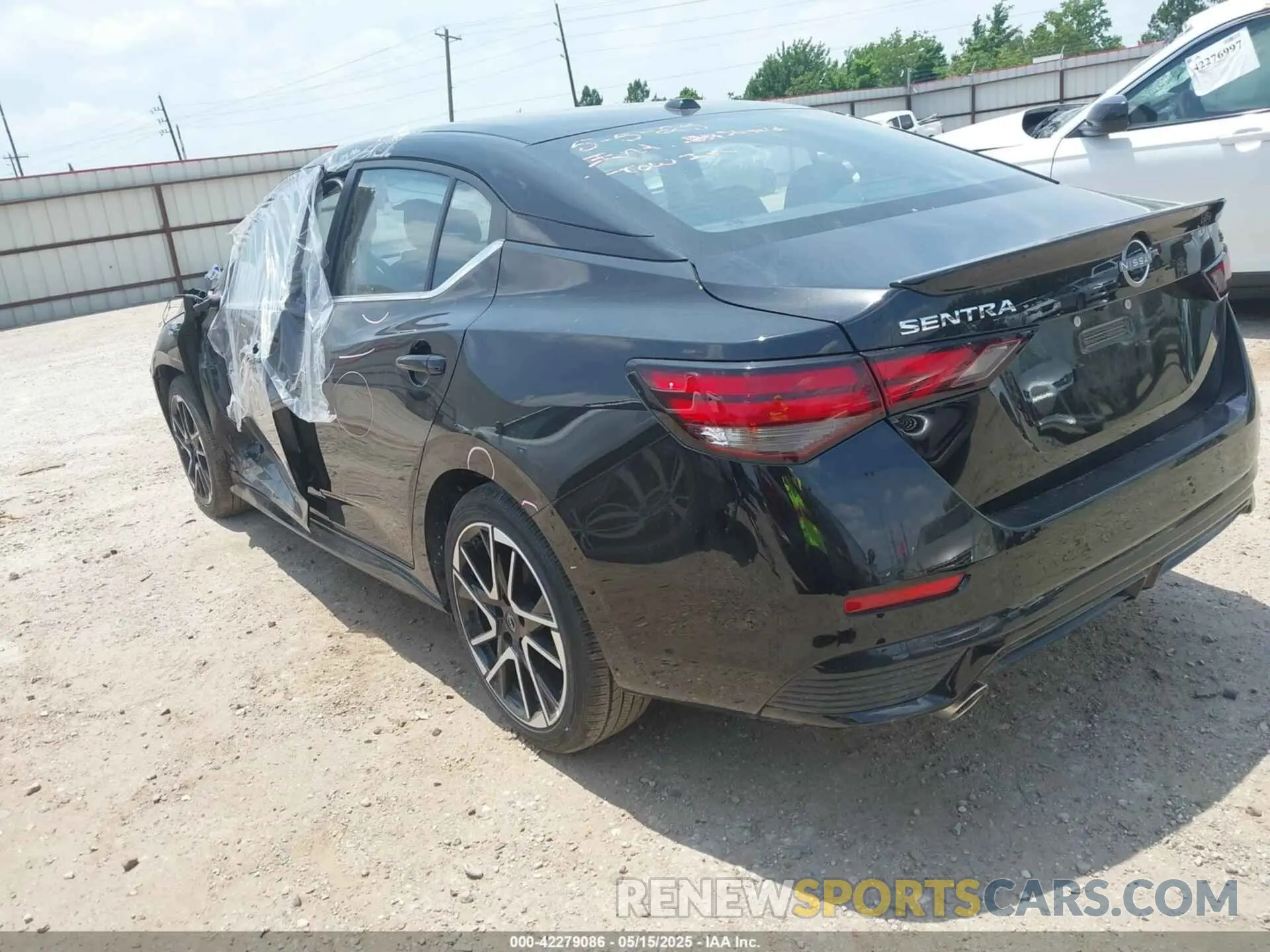 3 fotografías del automóvil dañado 3N1AB8DV7SY306952 NISSAN SENTRA 2025