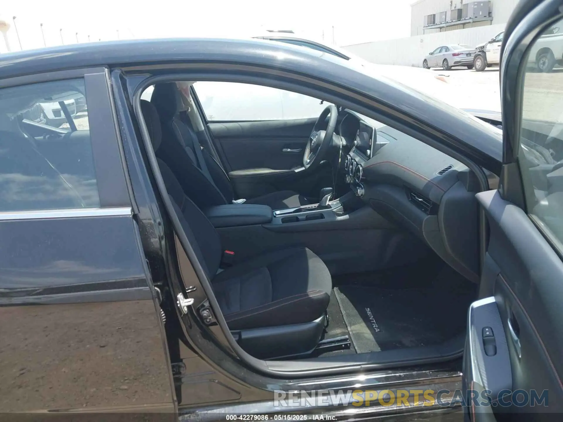 5 fotografías del automóvil dañado 3N1AB8DV7SY306952 NISSAN SENTRA 2025