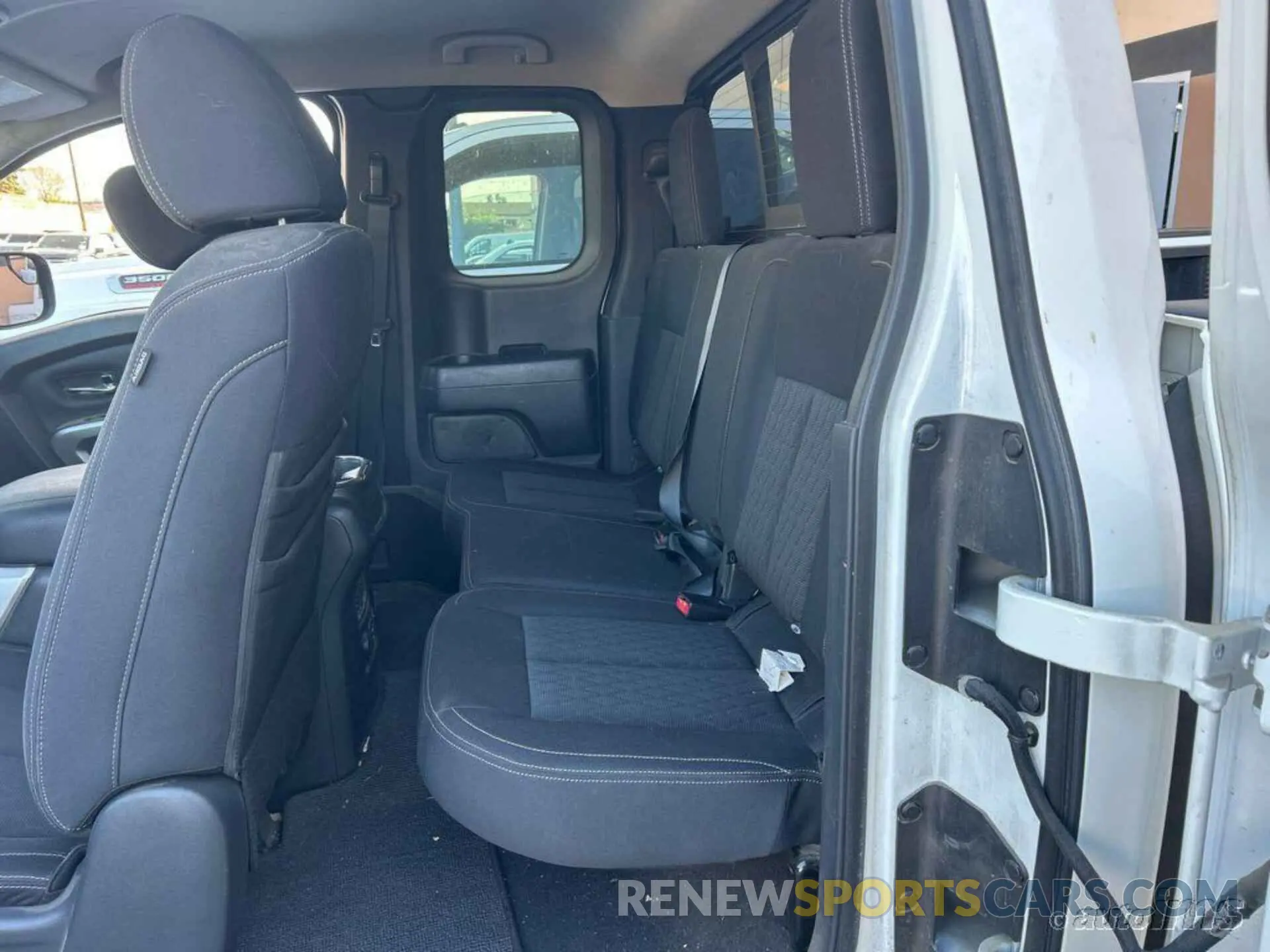 7 fotografías del automóvil dañado 1N6AA1C62KN517911 NISSAN TITAN 2019