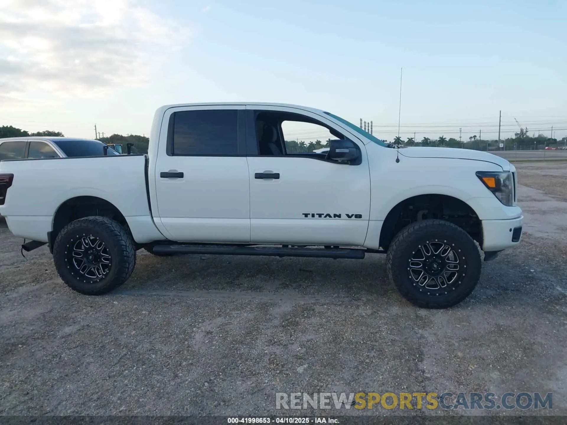 13 fotografías del automóvil dañado 1N6AA1E52KN534356 NISSAN TITAN 2019