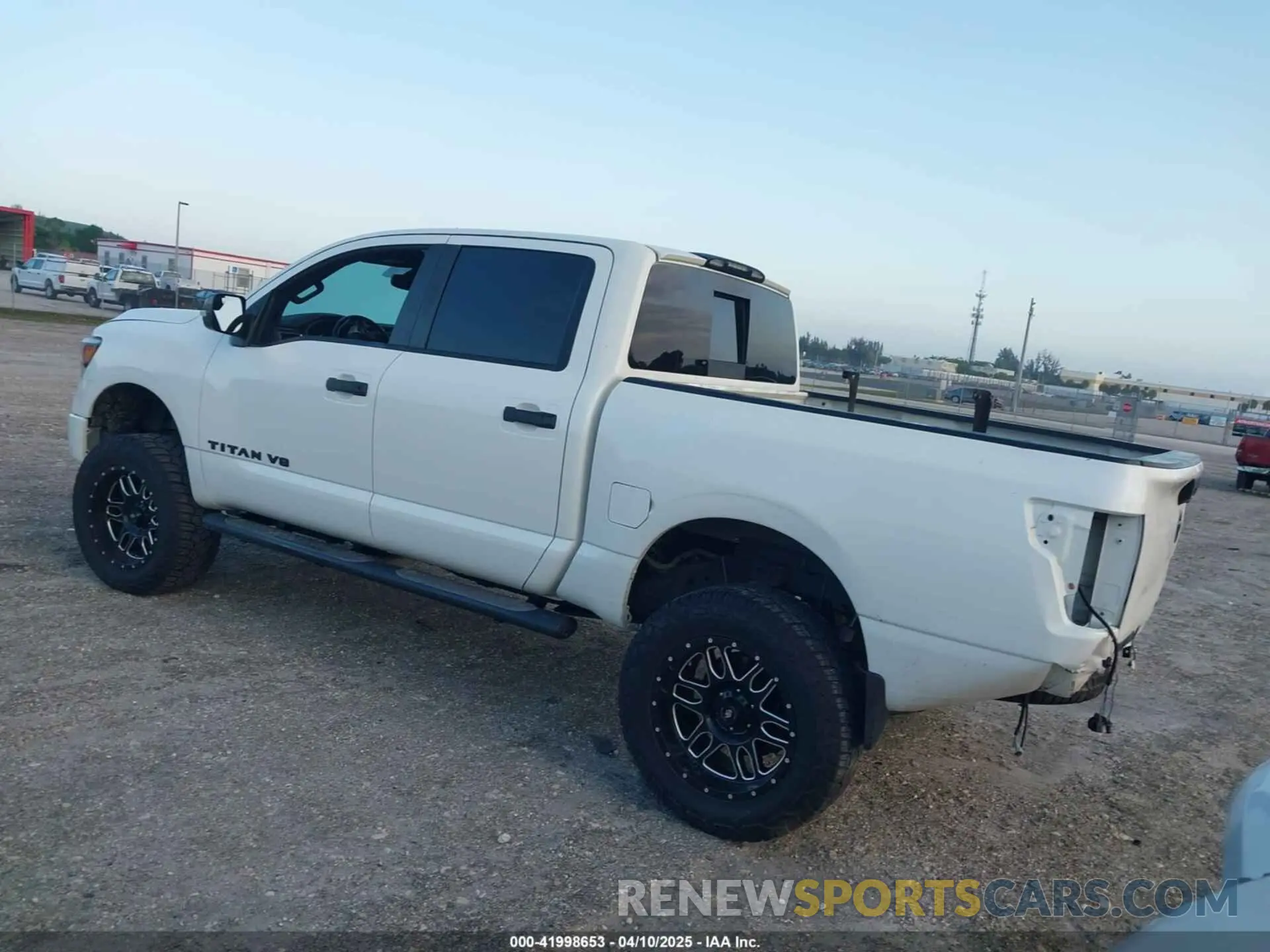 3 fotografías del automóvil dañado 1N6AA1E52KN534356 NISSAN TITAN 2019