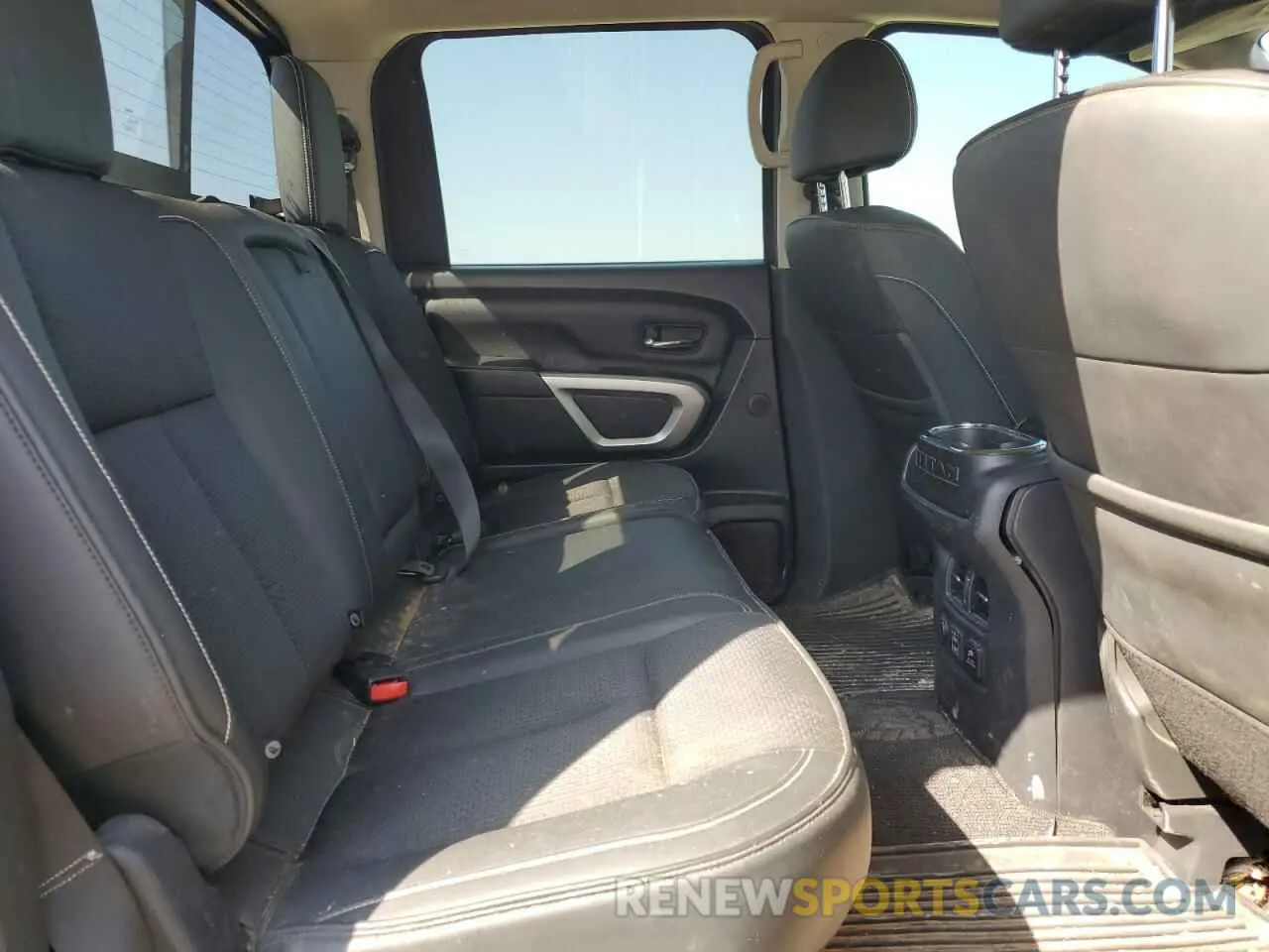 11 fotografías del automóvil dañado 1N6AA1E53KN532356 NISSAN TITAN 2019