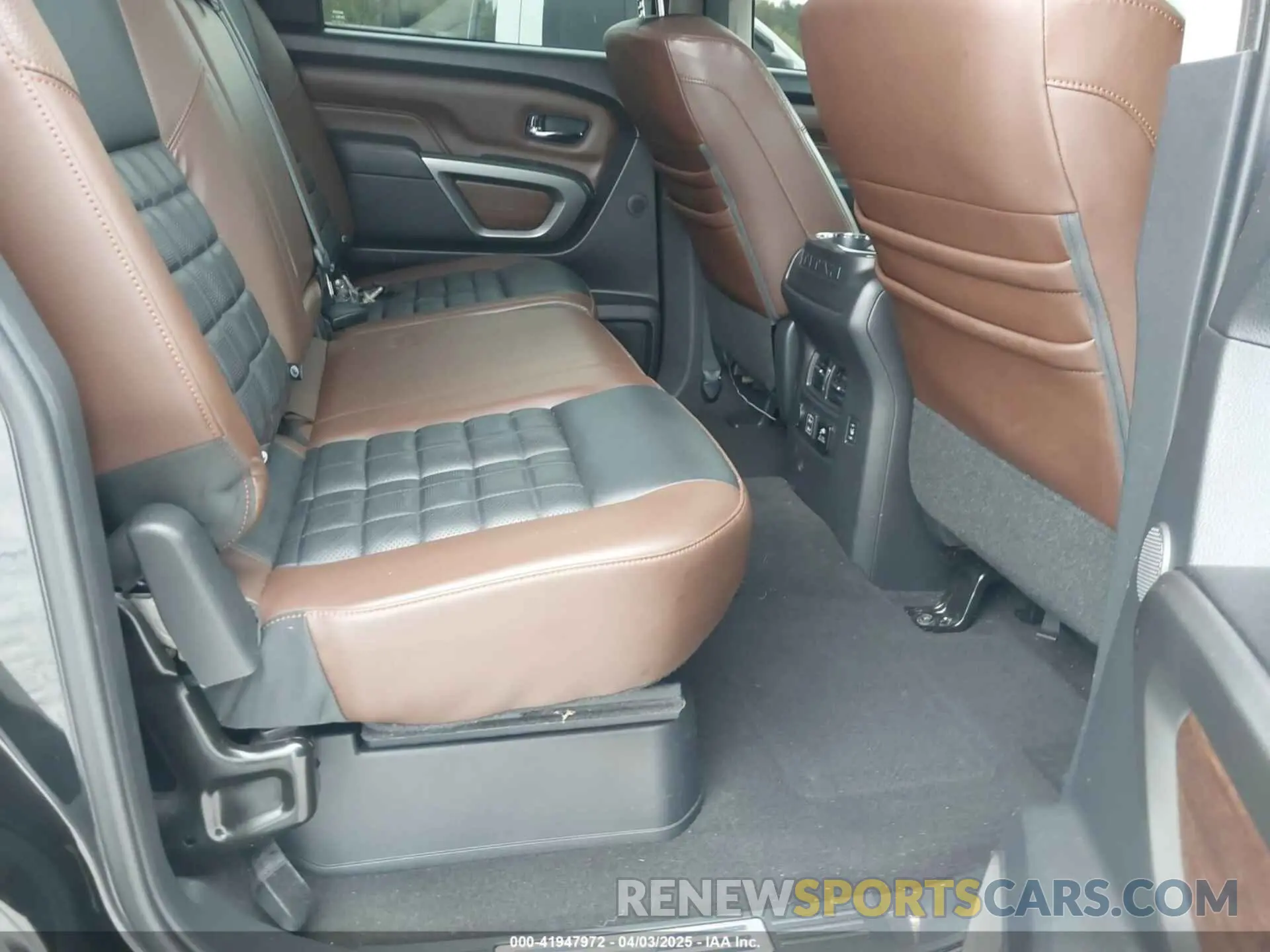 8 fotografías del automóvil dañado 1N6AA1E56KN507810 NISSAN TITAN 2019