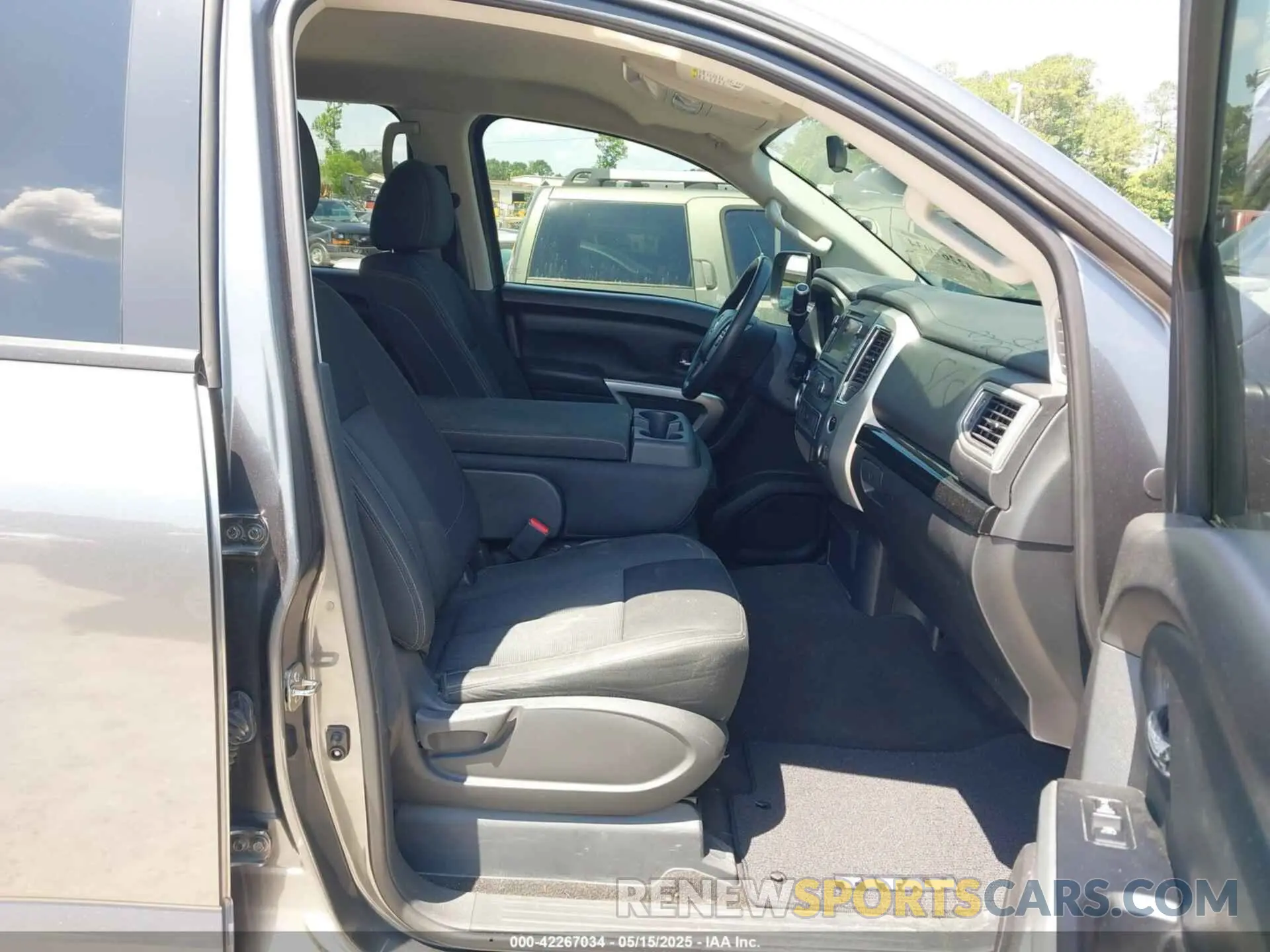 5 fotografías del automóvil dañado 1N6AA1EKXKN514541 NISSAN TITAN 2019