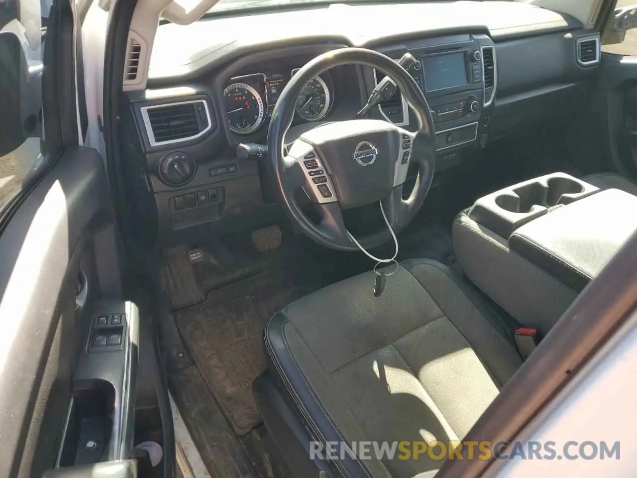8 fotografías del automóvil dañado 1N6AA1R79KN500572 NISSAN TITAN 2019