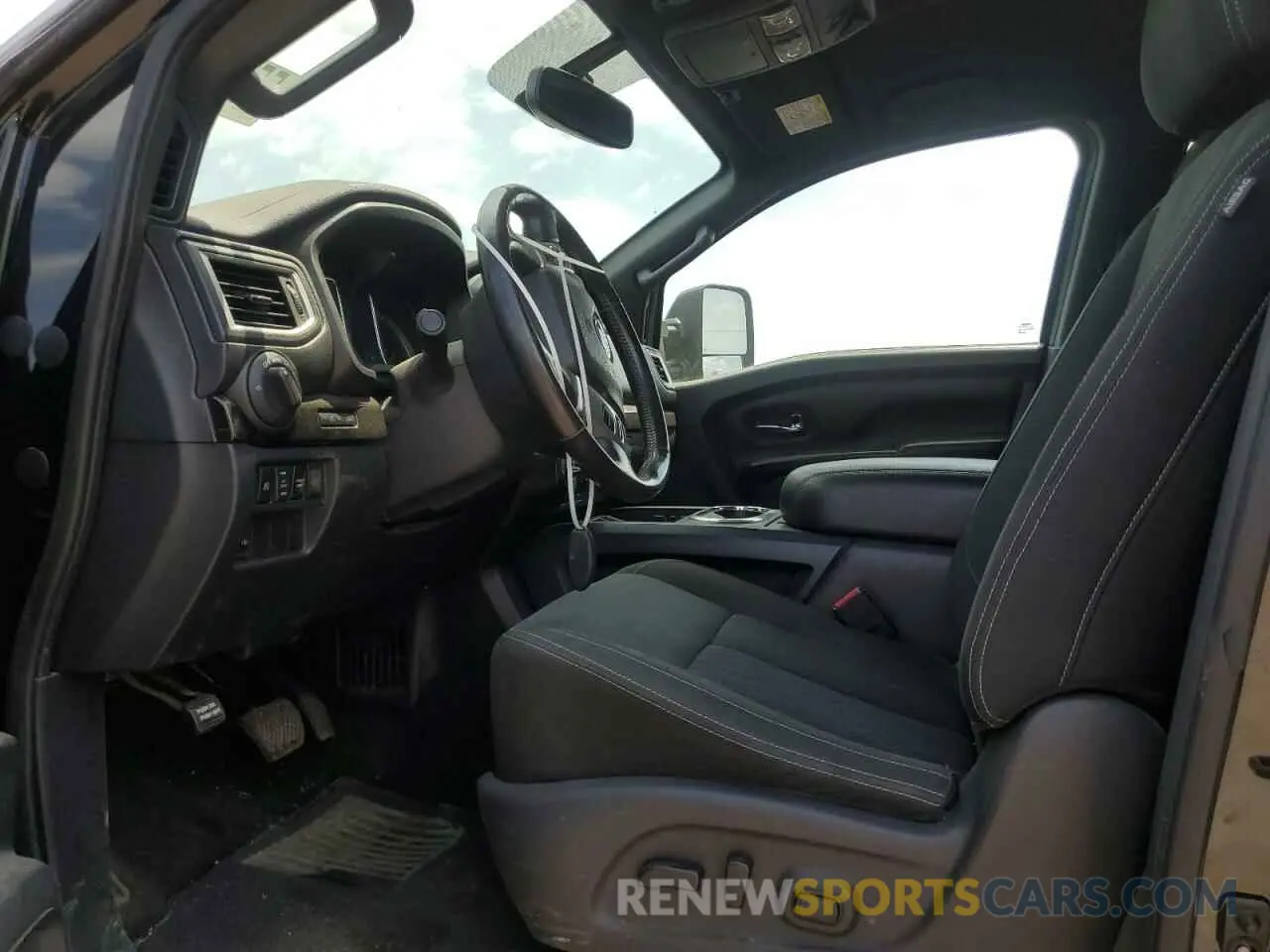 7 fotografías del automóvil dañado 1N6BA1F47KN515957 NISSAN TITAN 2019