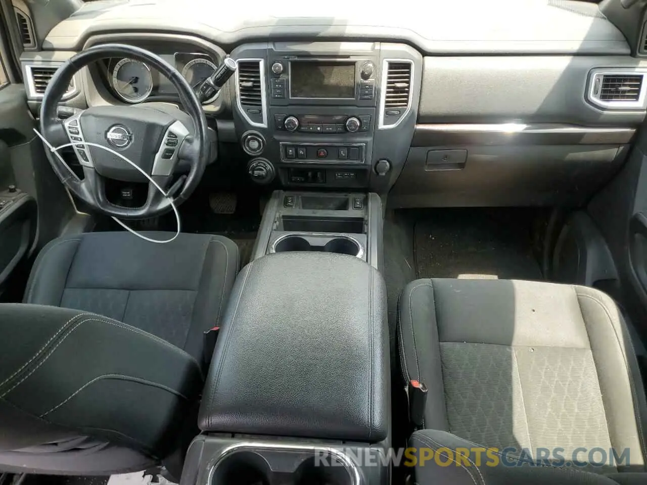 8 fotografías del automóvil dañado 1N6BA1F47KN515957 NISSAN TITAN 2019