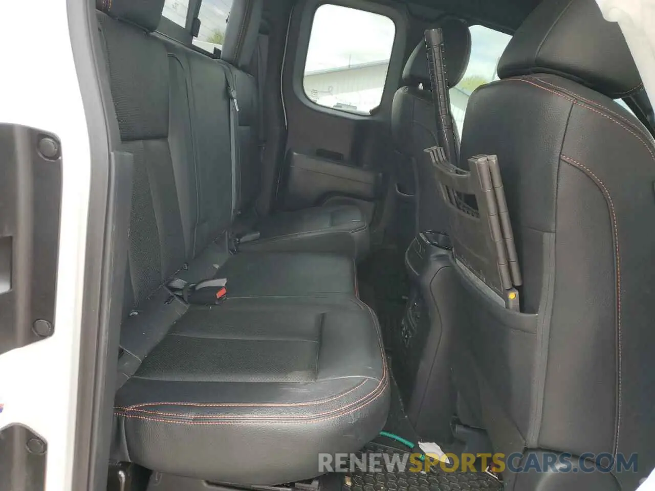 11 fotografías del automóvil dañado 1N6AA1CD6LN512081 NISSAN TITAN 2020