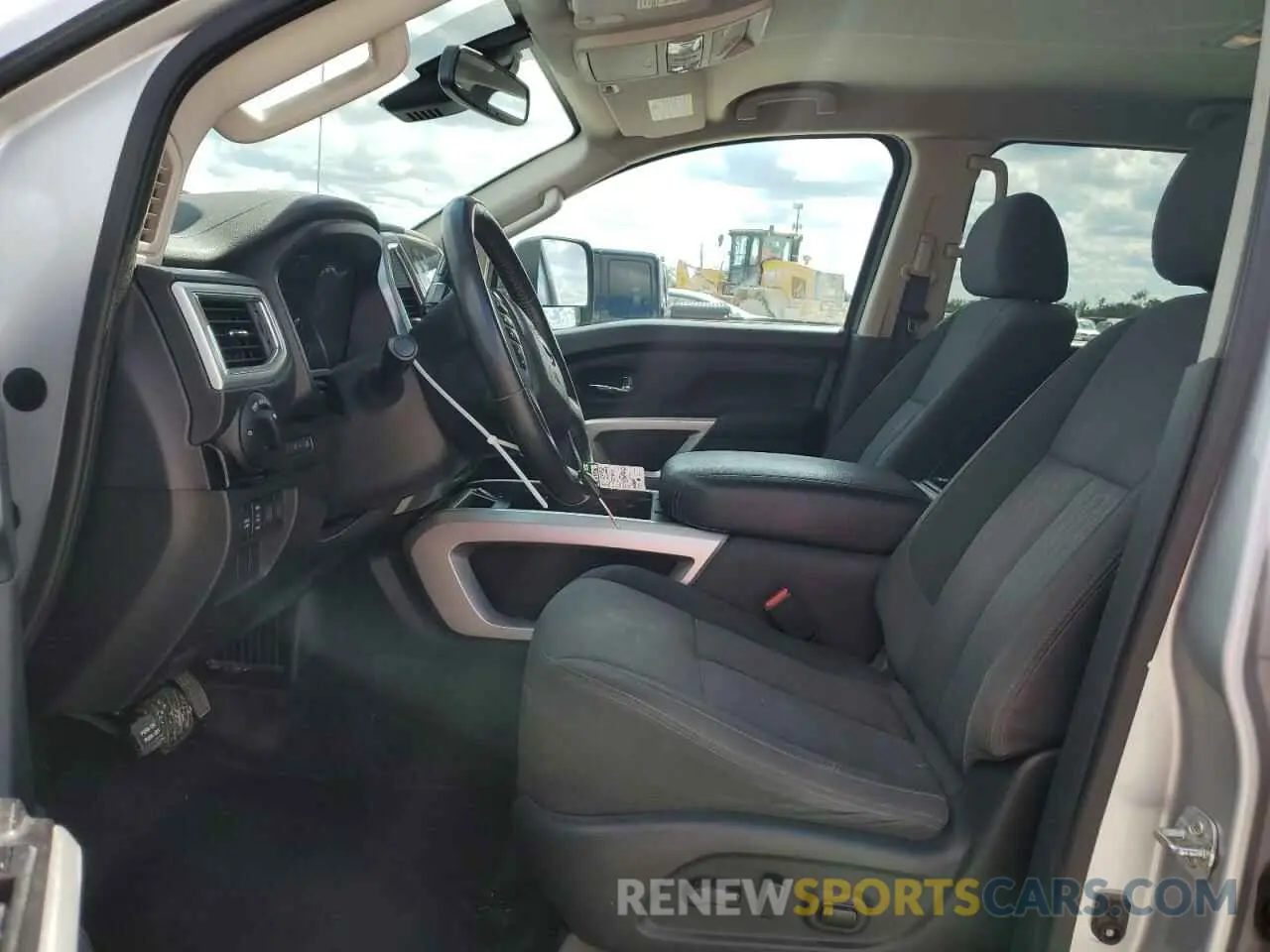 7 fotografías del automóvil dañado 1N6AA1EF6LN504075 NISSAN TITAN 2020