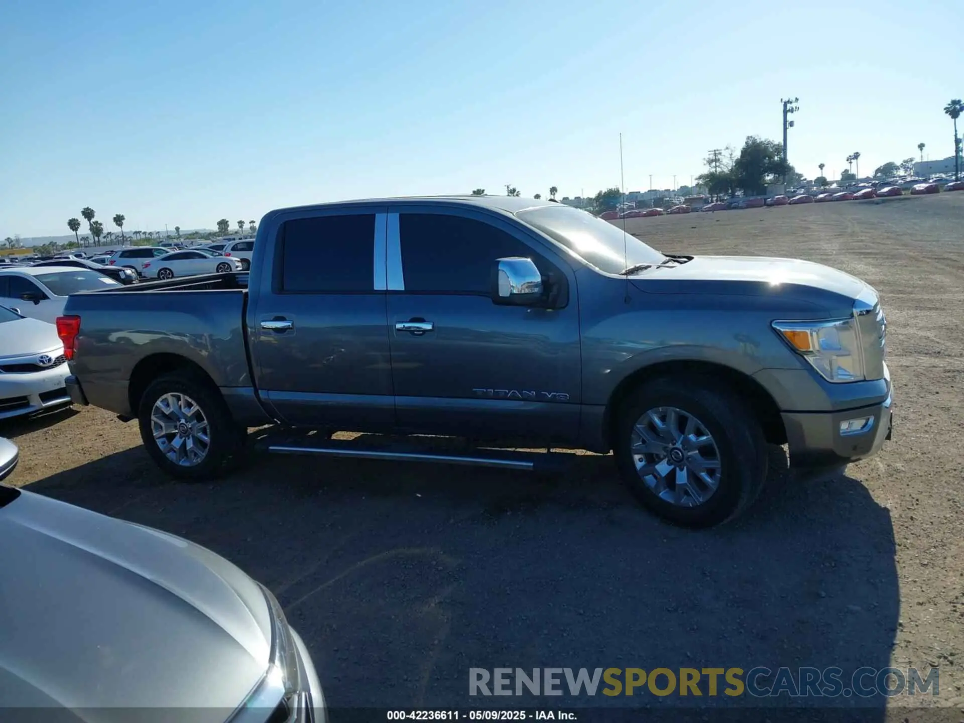 13 fotografías del automóvil dañado 1N6AA1EF8LN512582 NISSAN TITAN 2020