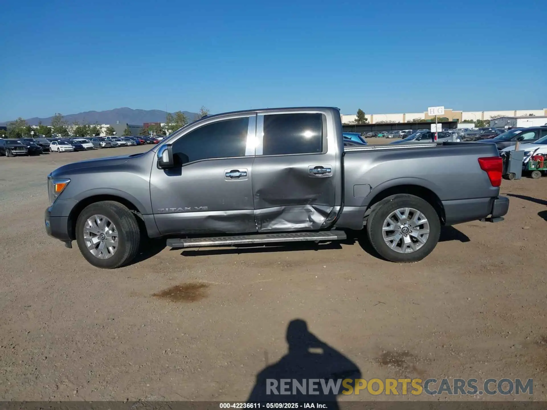 14 fotografías del automóvil dañado 1N6AA1EF8LN512582 NISSAN TITAN 2020