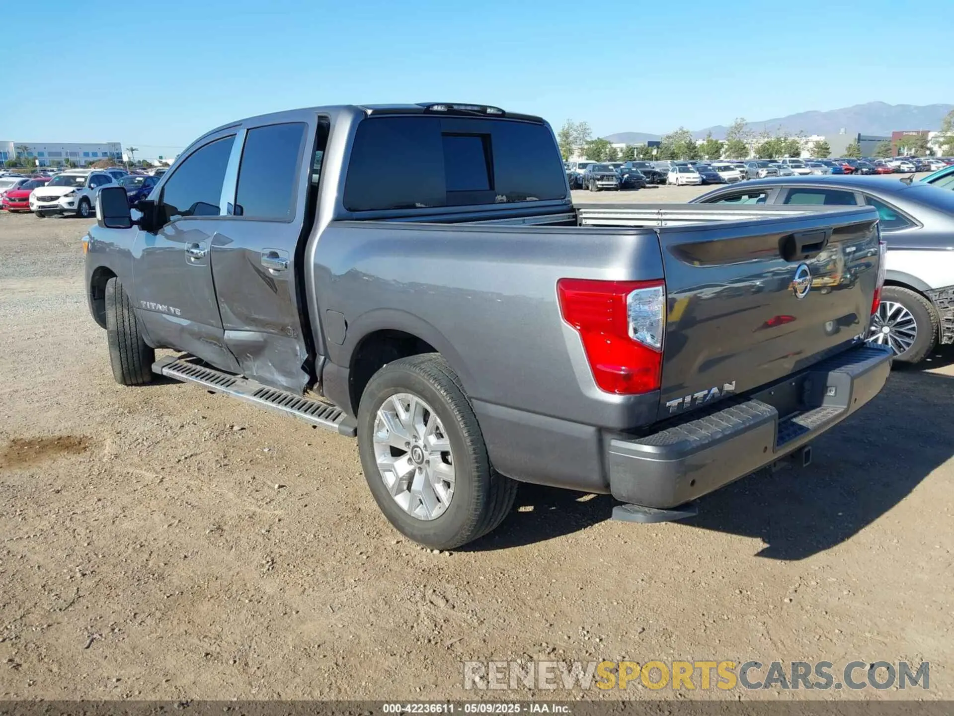 3 fotografías del automóvil dañado 1N6AA1EF8LN512582 NISSAN TITAN 2020