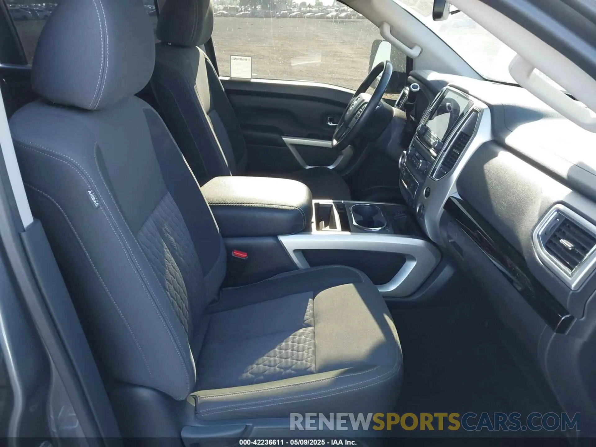 5 fotografías del automóvil dañado 1N6AA1EF8LN512582 NISSAN TITAN 2020