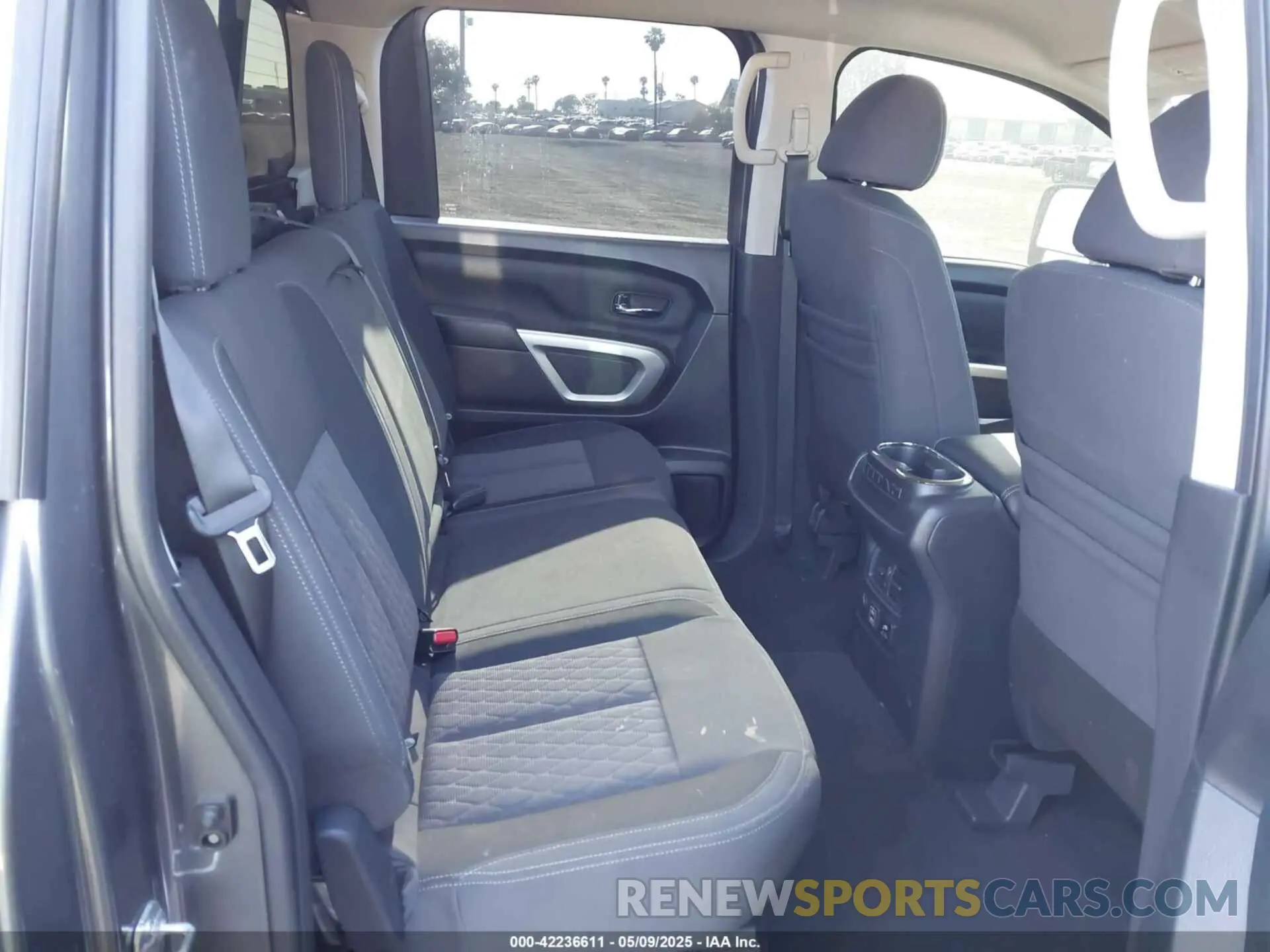 8 fotografías del automóvil dañado 1N6AA1EF8LN512582 NISSAN TITAN 2020