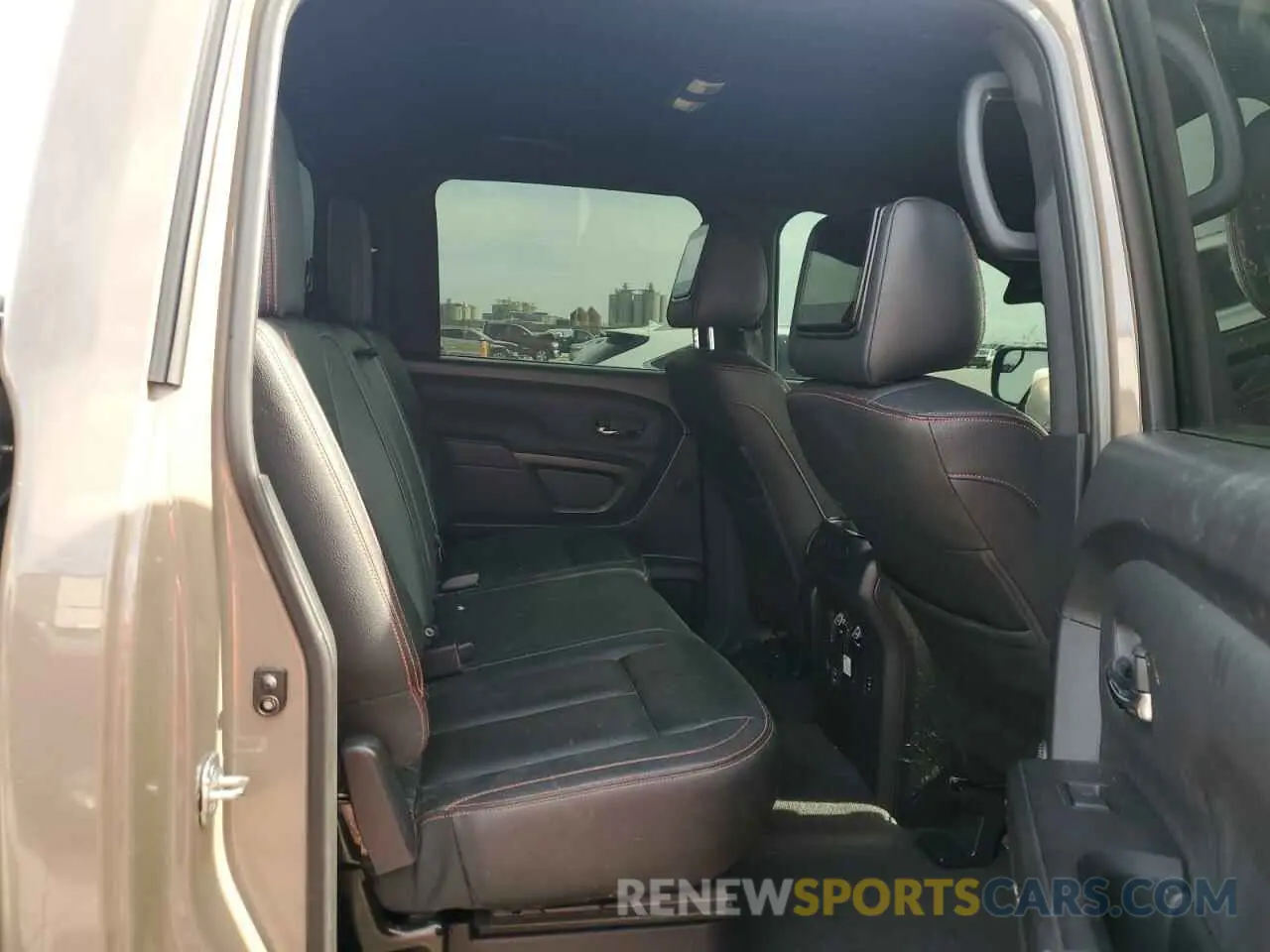 10 fotografías del automóvil dañado 1N6AA1ED2MN523223 NISSAN TITAN 2021