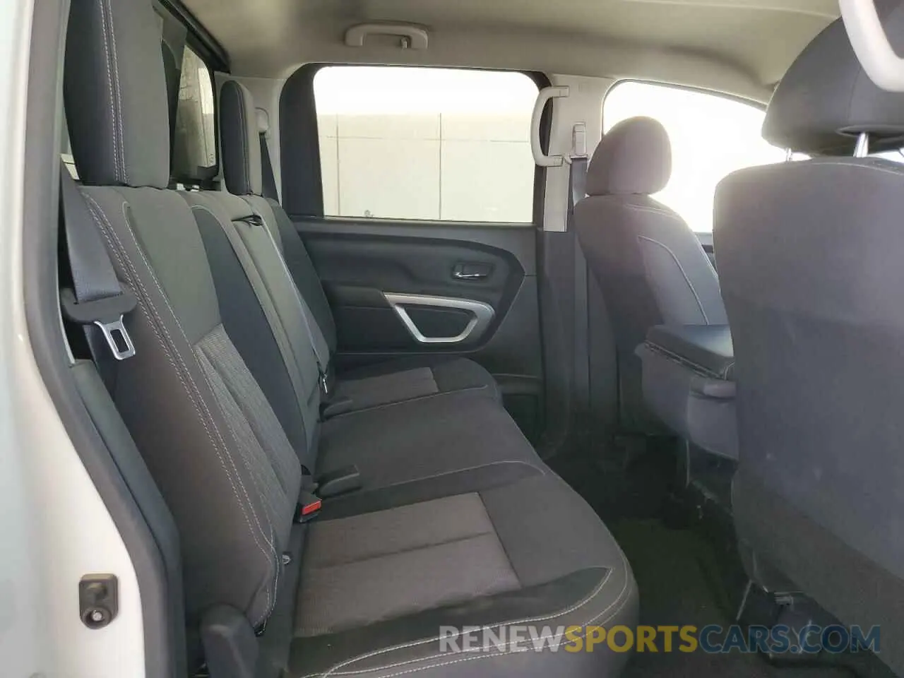 10 fotografías del automóvil dañado 1N6AA1EC3RN103324 NISSAN TITAN 2024