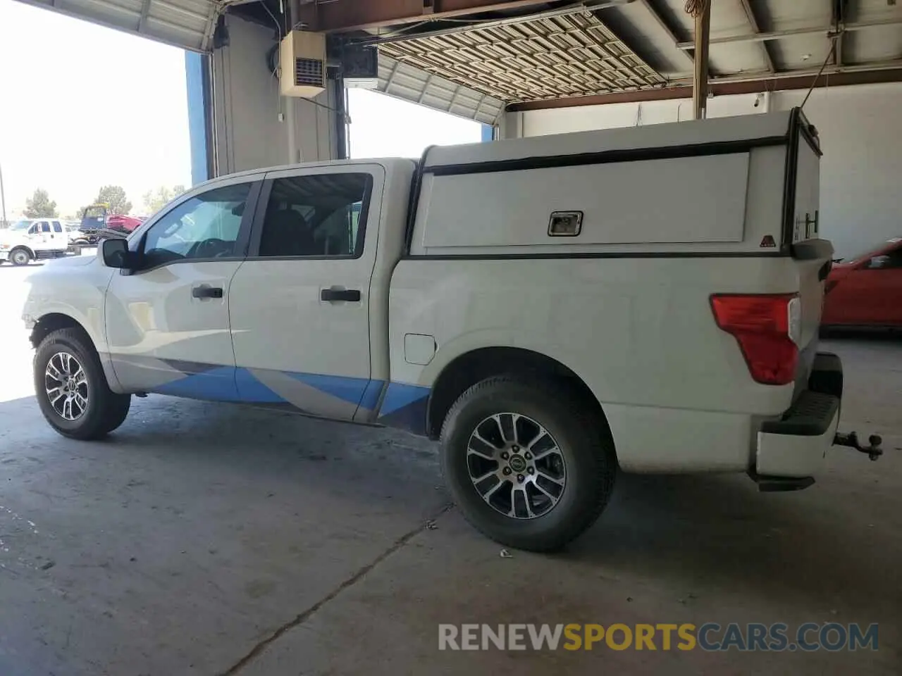 2 fotografías del automóvil dañado 1N6AA1EC3RN103324 NISSAN TITAN 2024
