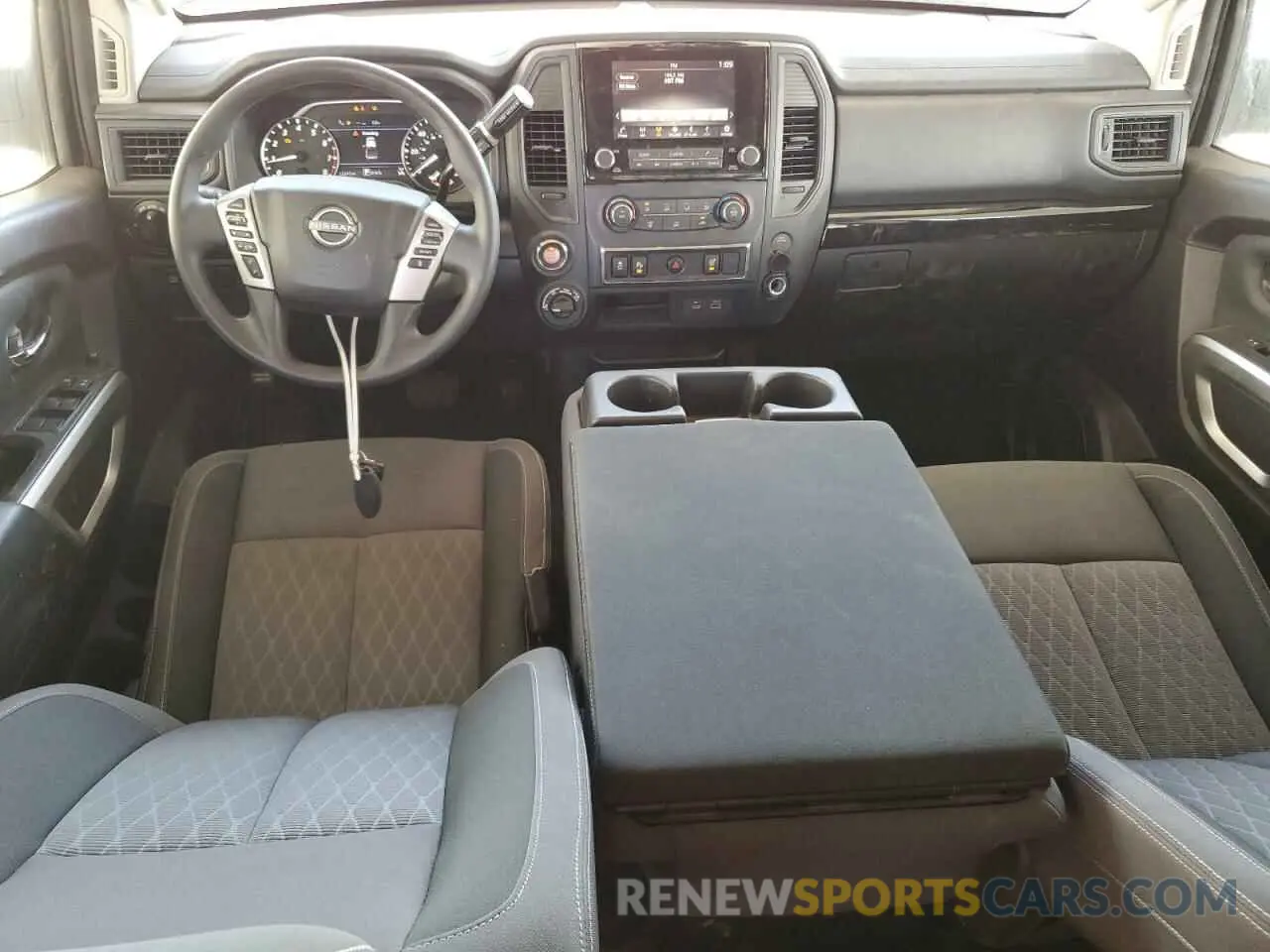 8 fotografías del automóvil dañado 1N6AA1EC3RN103324 NISSAN TITAN 2024