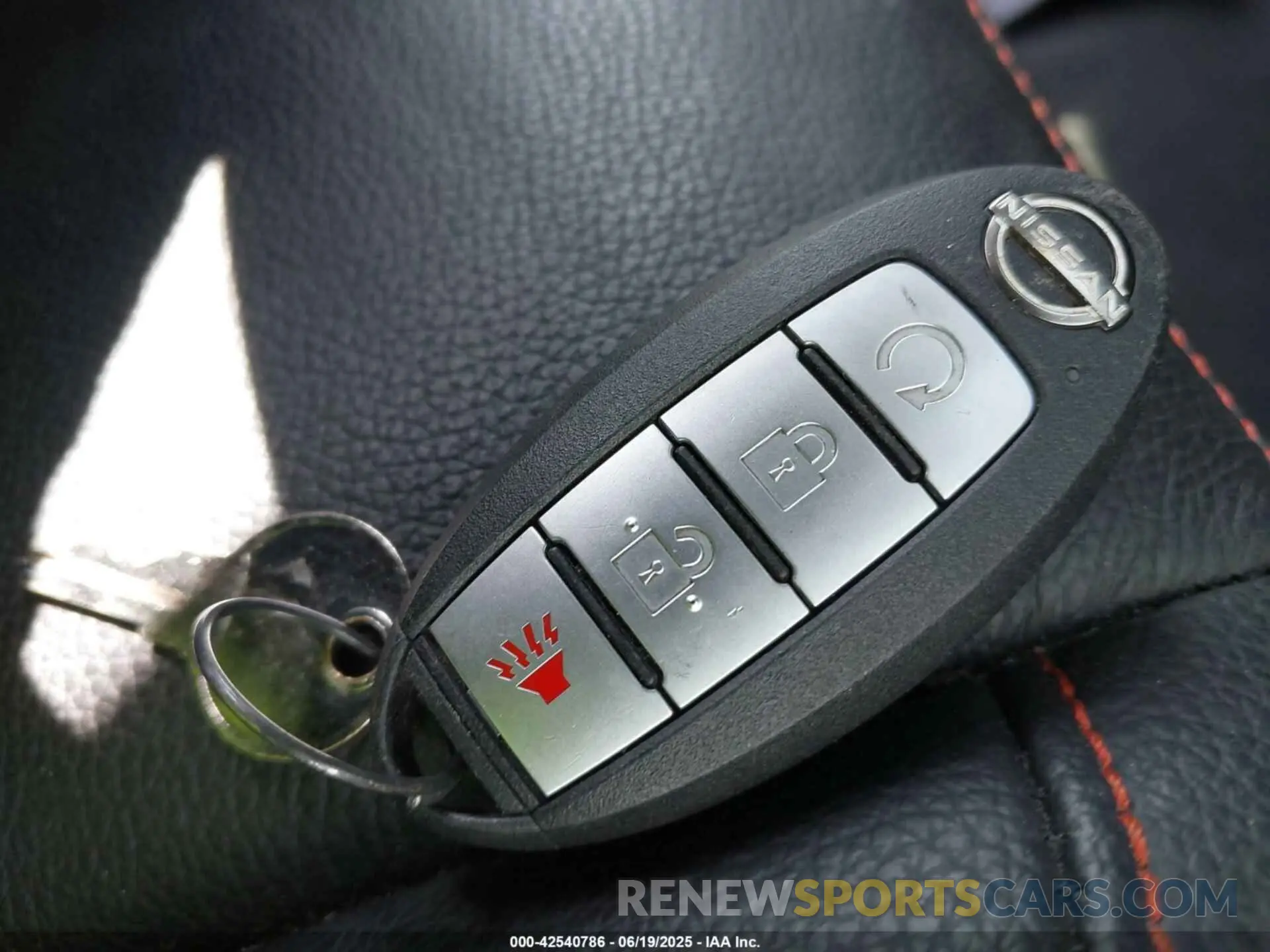 11 fotografías del automóvil dañado 1N6AA1ED7RN105098 NISSAN TITAN 2024