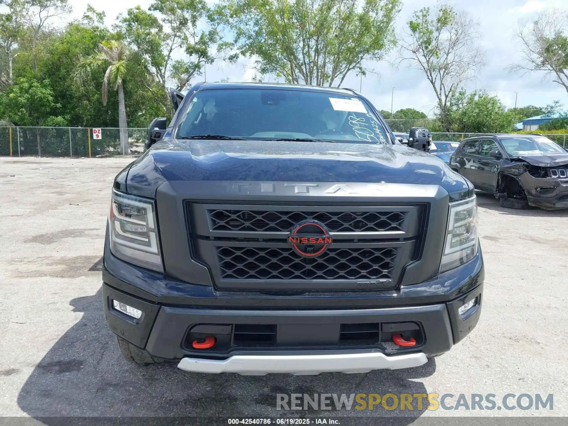 12 fotografías del automóvil dañado 1N6AA1ED7RN105098 NISSAN TITAN 2024