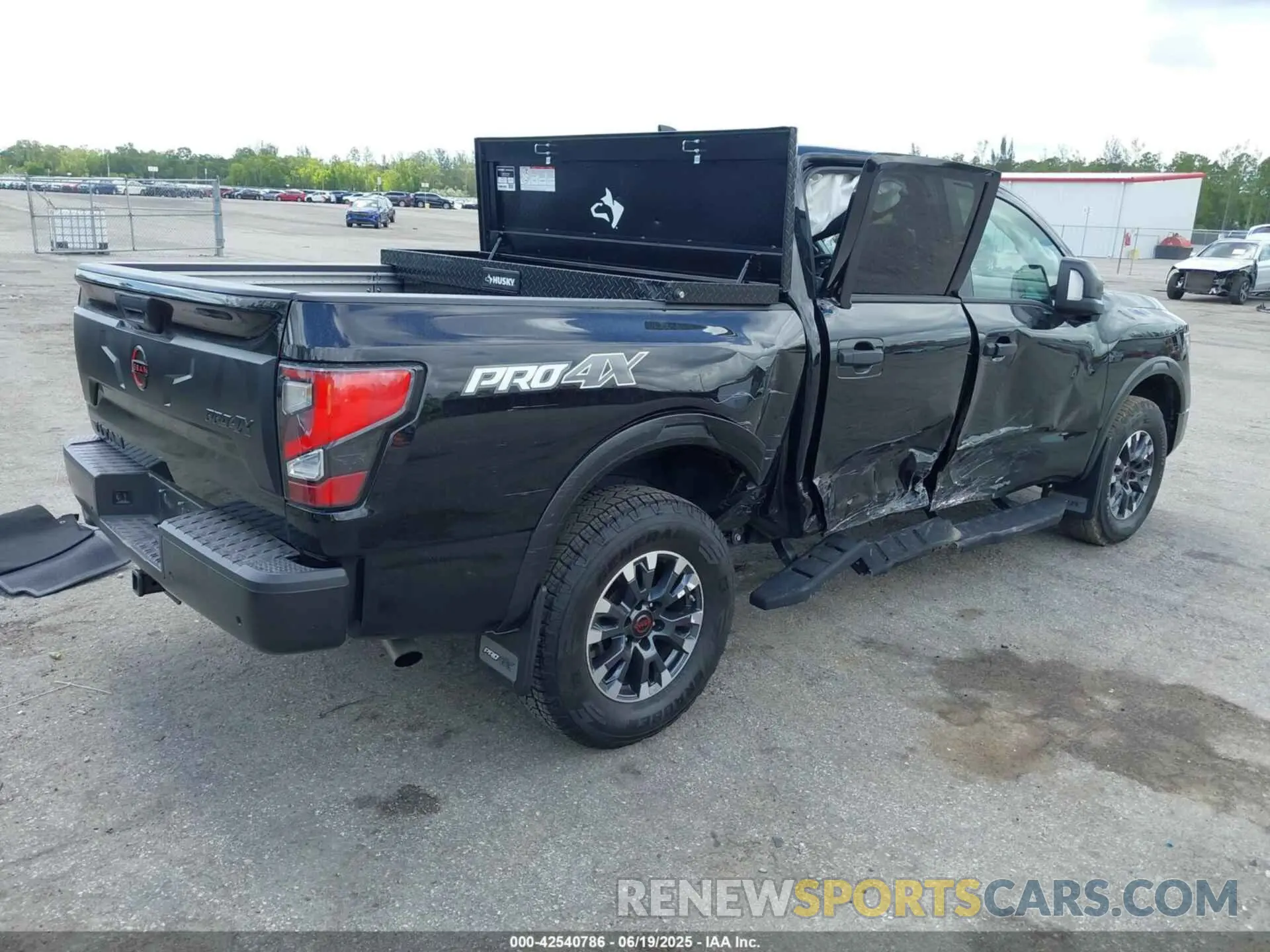 4 fotografías del automóvil dañado 1N6AA1ED7RN105098 NISSAN TITAN 2024