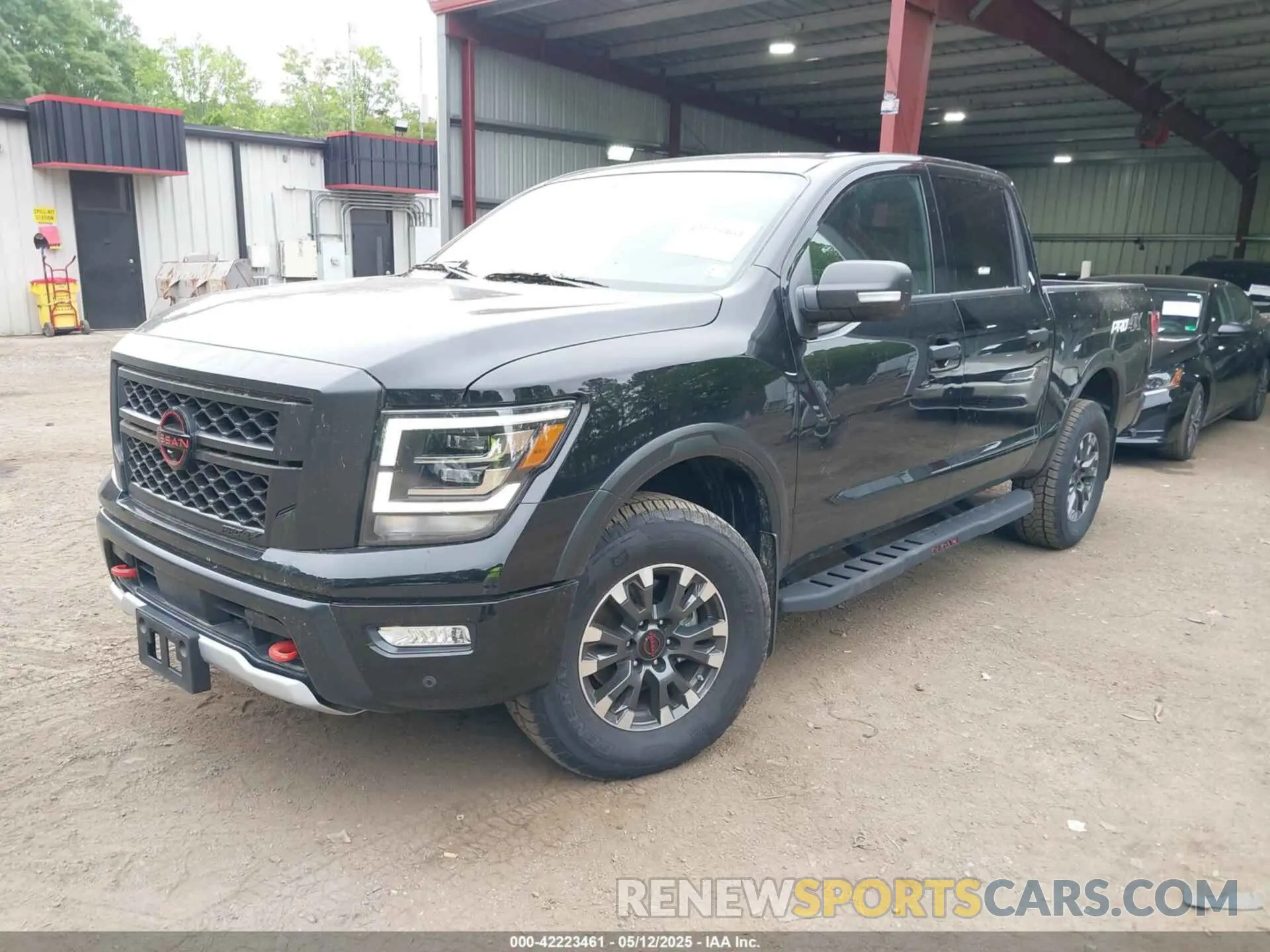 2 fotografías del automóvil dañado 1N6AA1EDXRN107704 NISSAN TITAN 2024