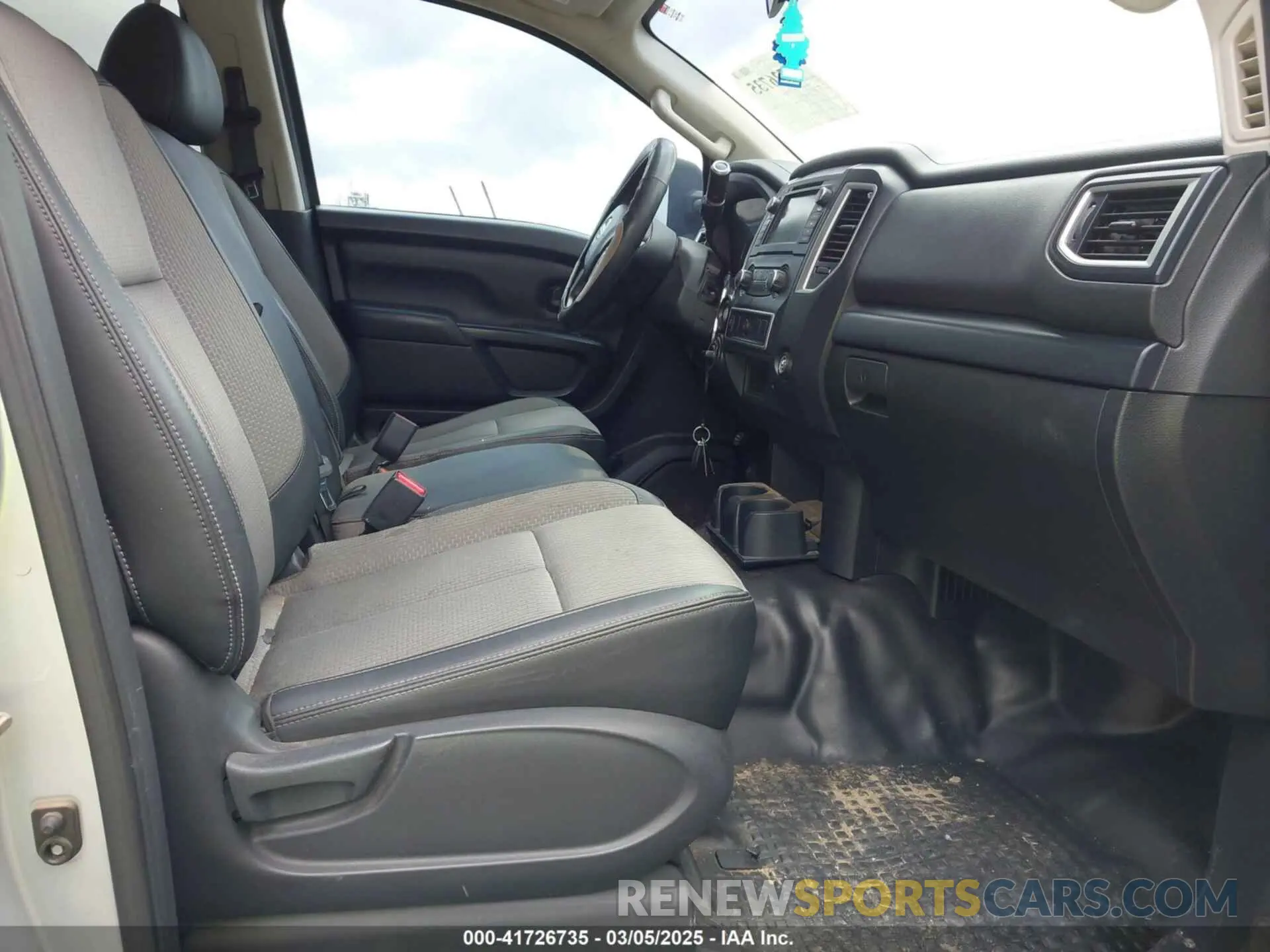 5 fotografías del automóvil dañado 1N6BA1F33KN514599 NISSAN TITAN XD 2019