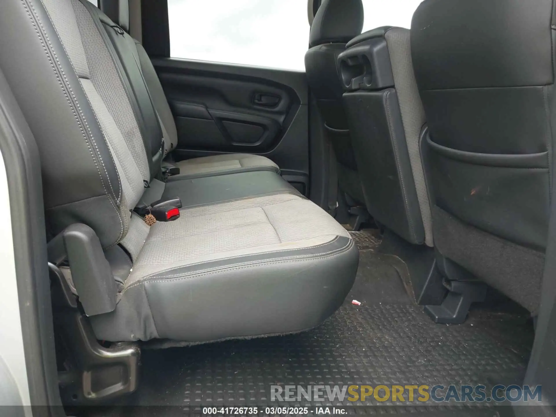 8 fotografías del automóvil dañado 1N6BA1F33KN514599 NISSAN TITAN XD 2019